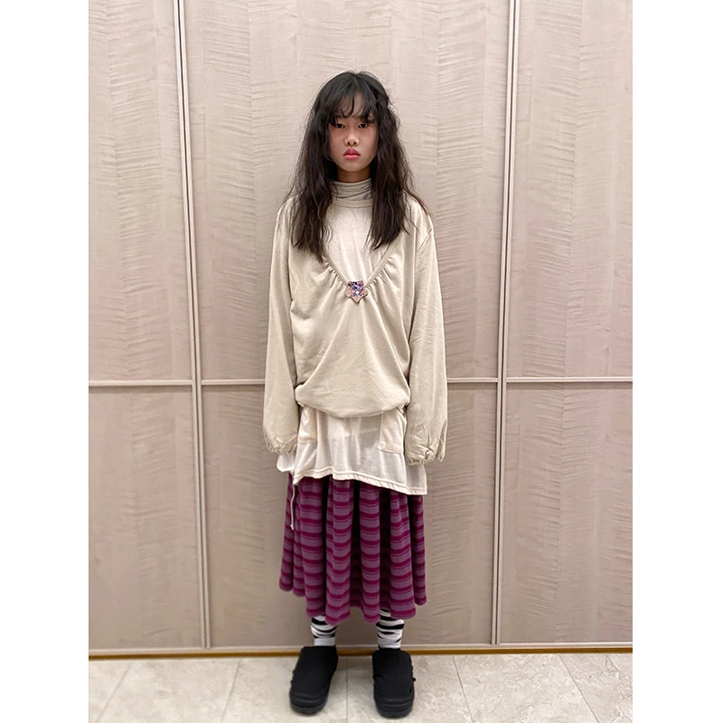 Spring 2026 Korean Sle Gentle Large V-ne Loose Long Sve T-irt Base irt Top Breathable Comfortable Casual Daily Wear
Spring 2026 Korean Sle Gentle Large V-ne Loose Long Sve T-irt Base irt Top Breathable Comfortable Casual Daily Wear