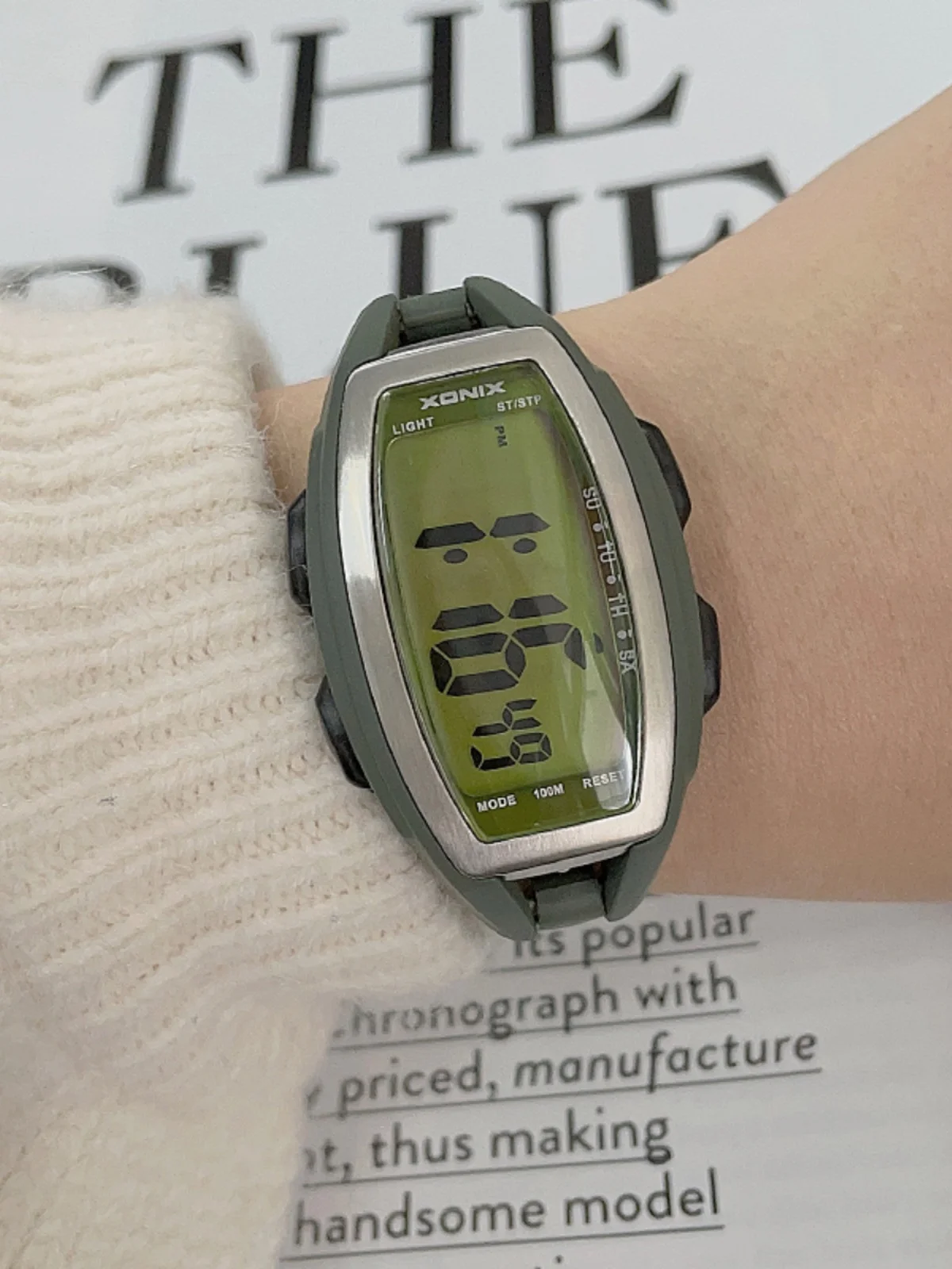 Multifunctional Classic Large Character Luminous Boys and Girls Waterproof Watch Student Swimming Alarm Electronic Watch
Multifunctional Classic Large Character Luminous Boys and Girls Waterproof Watch Student Swimming Alarm Electronic Watch