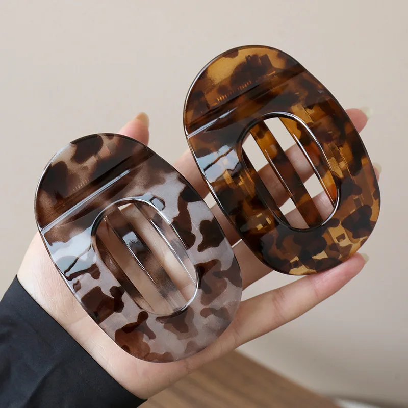 Oval Hair Claw Clips Large Tortoiseshell Matte Hair Barrettes Women Girls Ponytail Hair Combs Hairpins Leopard Hair Accessories
Oval Hair Claw Clips Large Tortoiseshell Matte Hair Barrettes Women Girls Ponytail Hair Combs Hairpins Leopard Hair Accessories