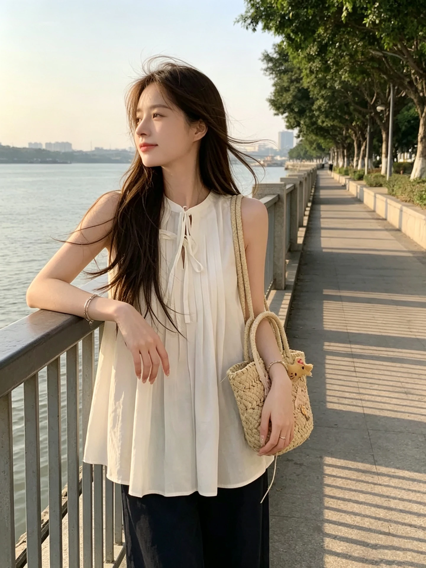 Elegant White Sleeveless Shirt Women's Loose Design Slimming Doll Top Summer Fashionable Knot round Neck Pure Color Commute S...
Elegant White Sleeveless Shirt Women's Loose Design Slimming Doll Top Summer Fashionable Knot round Neck Pure Color Commute S...