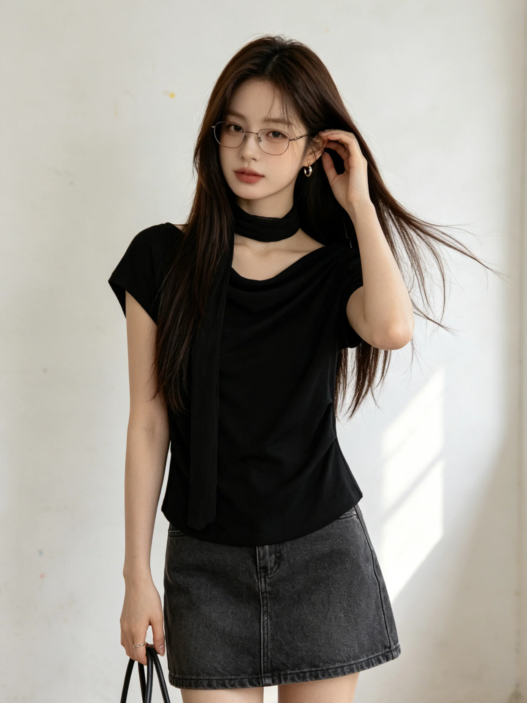 Korean Elegance Short Sleeve Slim Fit T-Shirt Summer Hollow out Design Neck Hanging Sash Women's Casual Top Breathable Skin-F...
Korean Elegance Short Sleeve Slim Fit T-Shirt Summer Hollow out Design Neck Hanging Sash Women's Casual Top Breathable Skin-F...