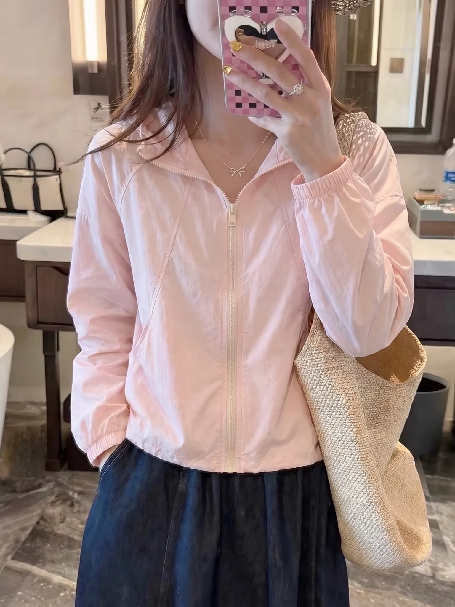 Summer Thin Hooded UV Protection Jacket Women's Color Casual Versatile Workwear Zipper Coat Commute Style Loose Fit
Summer Thin Hooded UV Protection Jacket Women's Color Casual Versatile Workwear Zipper Coat Commute Style Loose Fit