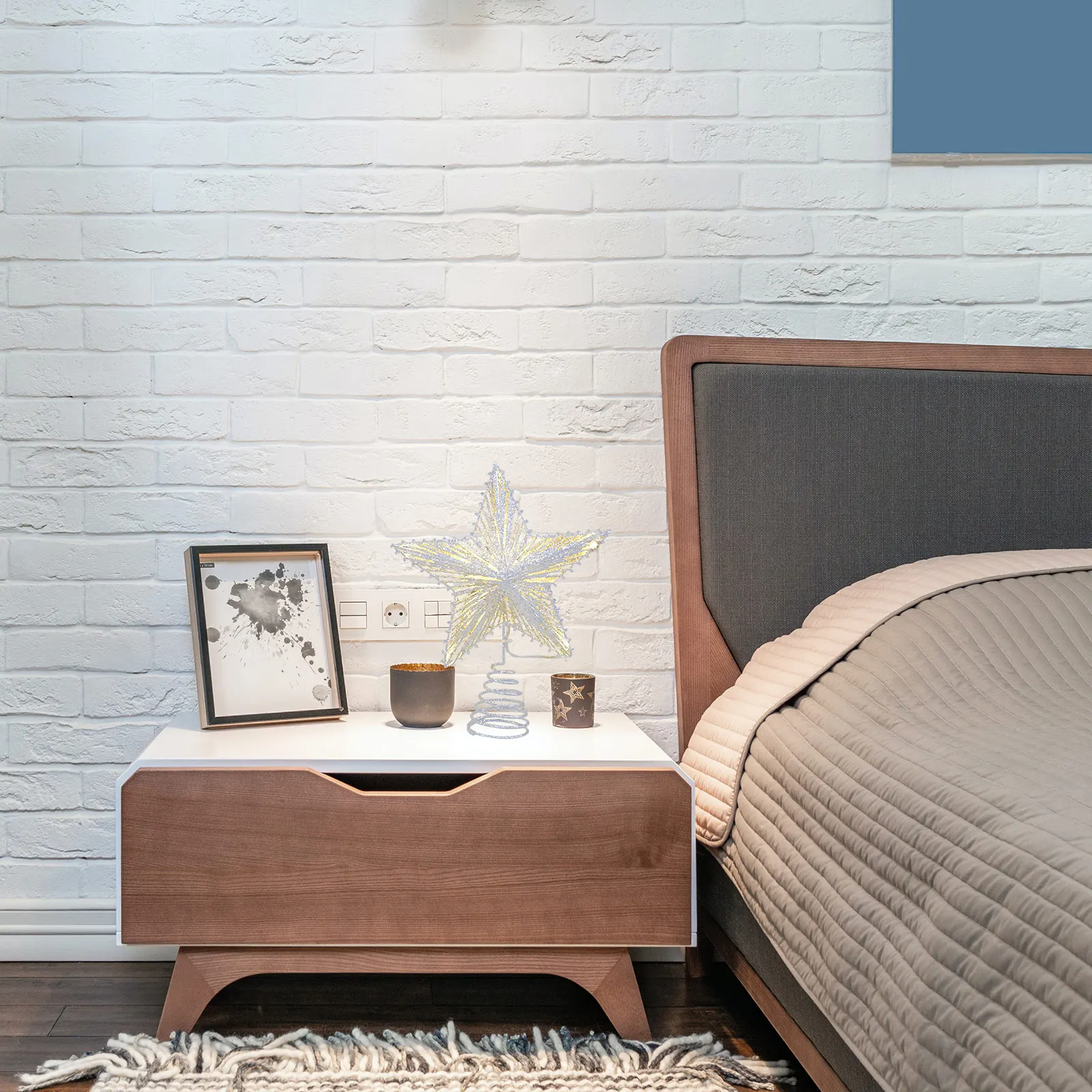 1Pcs Christmas Tree Star Topper with Light String Five-Pointed Treetop Ornament for Holiday Home Decor Xmas Decoration
1Pcs Christmas Tree Star Topper with Light String Five-Pointed Treetop Ornament for Holiday Home Decor Xmas Decoration