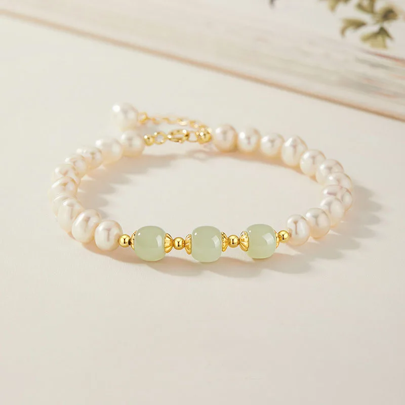 New in Vintage Chinese Style Pearl Jade Bracelets for women Light Luxury Charm Bracelet Wedding Party Gift Romantic Jewelry
New in Vintage Chinese Style Pearl Jade Bracelets for women Light Luxury Charm Bracelet Wedding Party Gift Romantic Jewelry