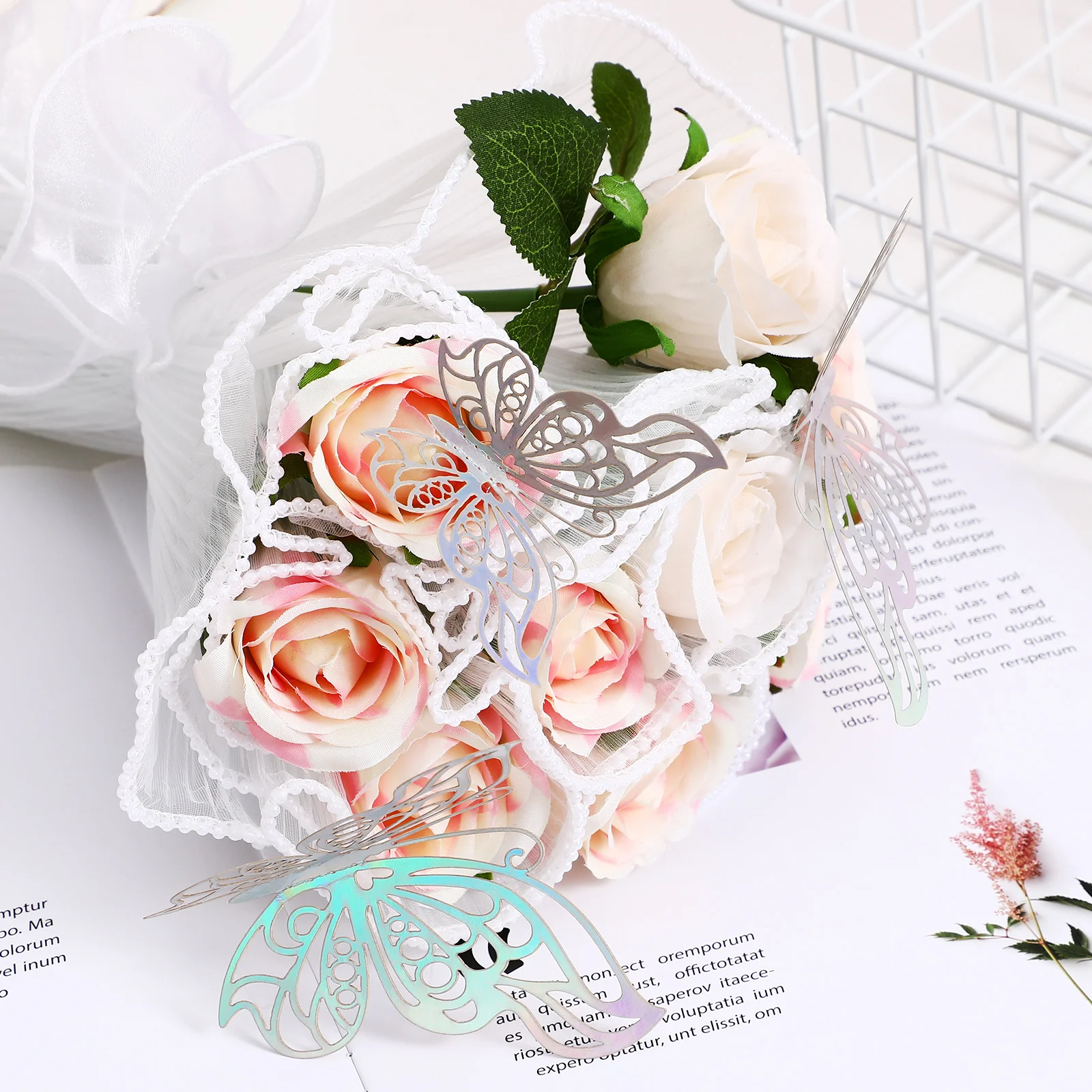1 set Floral Wrapping 4m*28cm White Pearl Mesh 9m*4cm Ribbon 12cm 10cm 8cm Butterflies Floral Paper for Bouquet Crafting 
1 set Floral Wrapping 4m*28cm White Pearl Mesh 9m*4cm Ribbon 12cm 10cm 8cm Butterflies Floral Paper for Bouquet Crafting