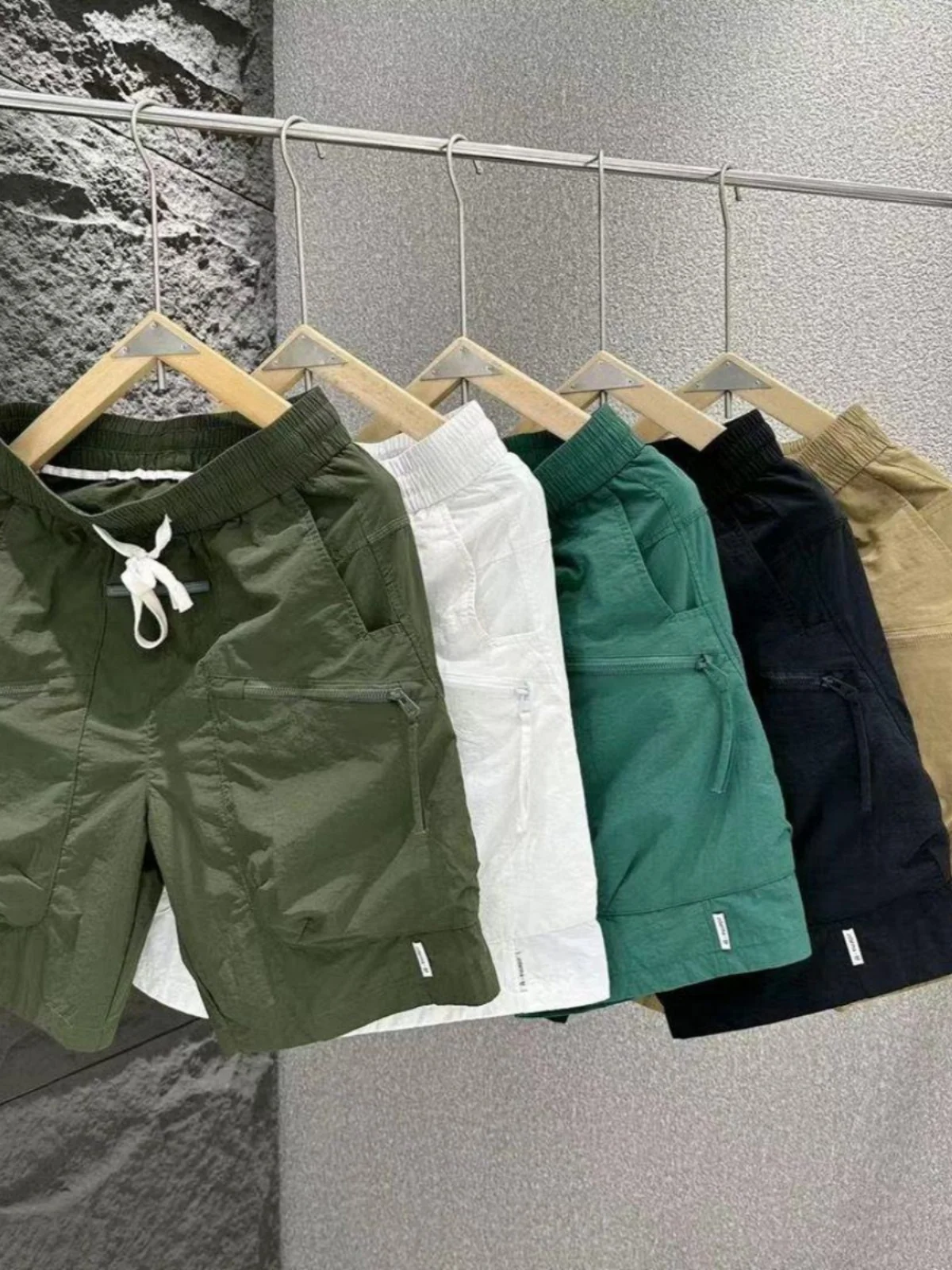 Мужские летние повседневные универсальные шорты длиной до колена, дышащие, быстросохнущие, для пляжа, прямого кроя, рабочие шорты
Мужские летние повседневные универсальные шорты длиной до колена, дышащие, быстросохнущие, для пляжа, прямого кроя, рабочие шорты