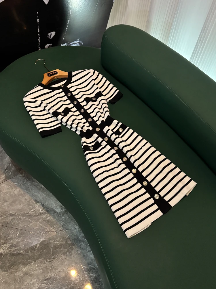 Облегающий трикотаж средней длины Dr ort Sve round Ne Striped Design Versatile Sle for Ci Commute Winter 2025 New Arr...
Облегающий трикотаж средней длины Dr ort Sve round Ne Striped Design Versatile Sle for Ci Commute Winter 2025 New Arr...