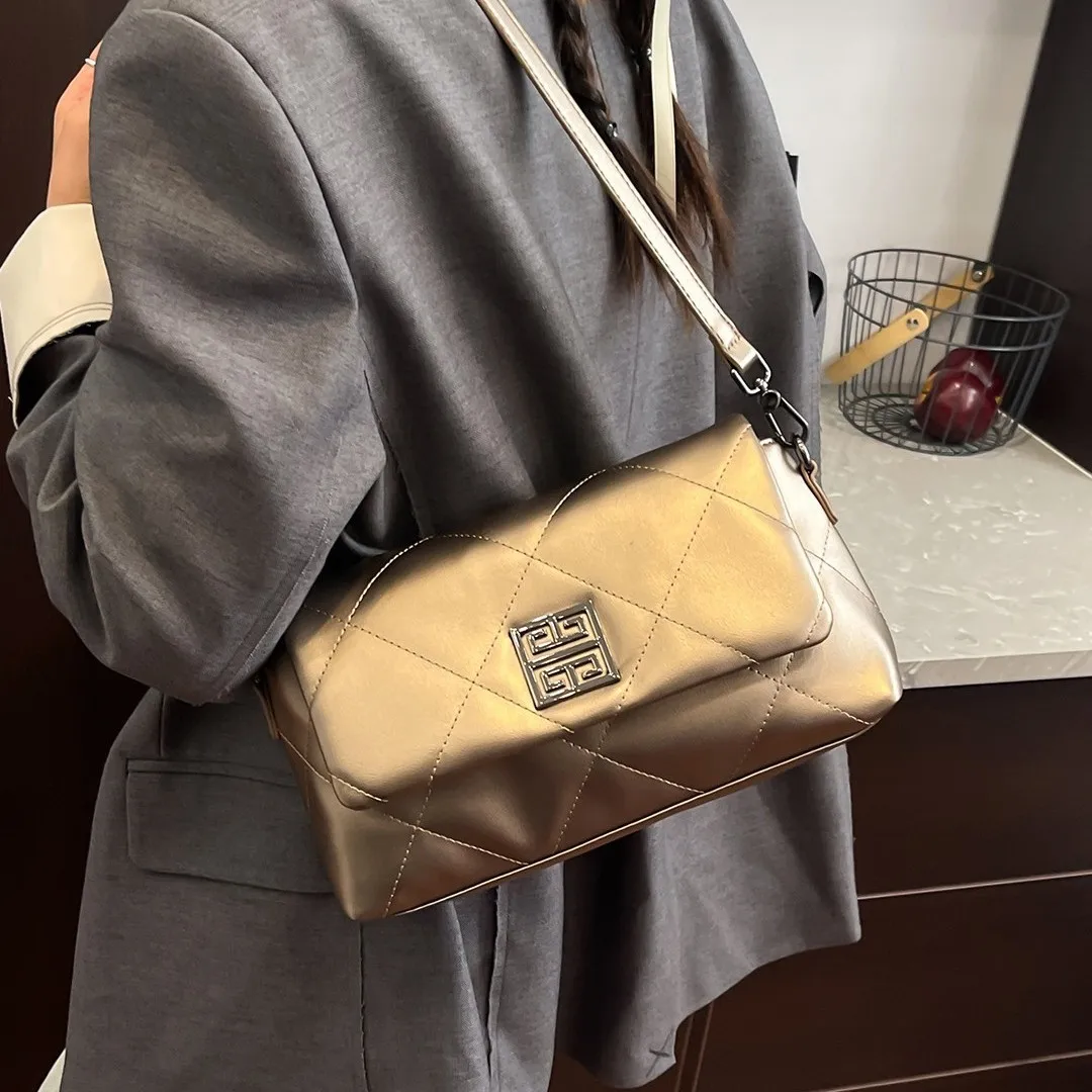 Winter Hot-selling Popular Designer Chain Versatile Women's Bag 26 New Fashion Workplace Commuter Shoulder Armpit Messenger Bag
Winter Hot-selling Popular Designer Chain Versatile Women's Bag 26 New Fashion Workplace Commuter Shoulder Armpit Messenger Bag