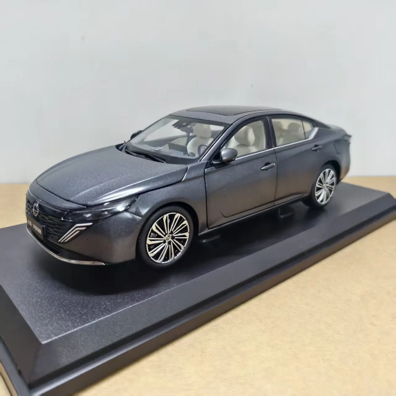 2026 Новая оригинальная заводская аутентичная модель автомобиля Dongfeng Nissan Teana Nissan Altima 1:18 из сплава, литая под давлением в наличии
2026 Новая оригинальная заводская аутентичная модель автомобиля Dongfeng Nissan Teana Nissan Altima 1:18 из сплава, литая под давлением в наличии