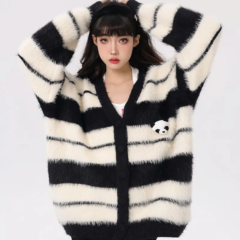 Вязаный кардиган в ленивом стиле, женский новый полосатый свитер, женская корейская версия, свободный стиль Pure Desire с длинными рукавами
Вязаный кардиган в ленивом стиле, женский новый полосатый свитер, женская корейская версия, свободный стиль Pure Desire с длинными рукавами