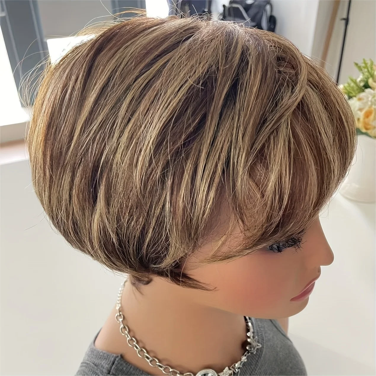 Бесклеевой бразильский парик 437, человеческие волосы, натуральный коричневый/блонд, короткие волосы пикси с челкой, без клея, парики боб
Бесклеевой бразильский парик 437, человеческие волосы, натуральный коричневый/блонд, короткие волосы пикси с челкой, без клея, парики боб