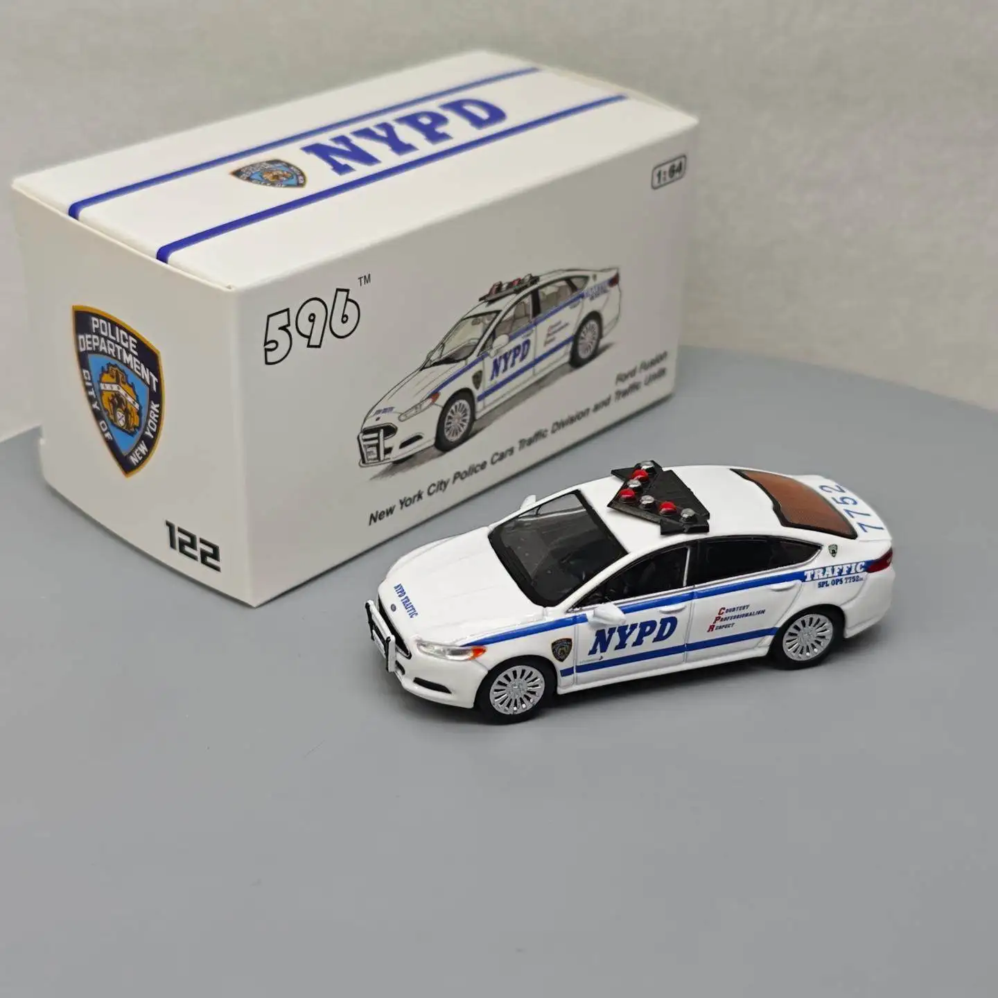 596 1:64 Mondeo TLC Police NYPD Simulation Alloy Mini Car Model Hobby of Collecting Toys and Gifts Decoration
596 1:64 Mondeo TLC Police NYPD Simulation Alloy Mini Car Model Hobby of Collecting Toys and Gifts Decoration