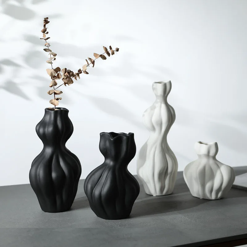 Black and White Wabi-Sabi Style Ceramic Vase Ornament Creative Living Room Flower Arrangement Abstract Retro Art Flower Vase Dec
Black and White Wabi-Sabi Style Ceramic Vase Ornament Creative Living Room Flower Arrangement Abstract Retro Art Flower Vase Dec
