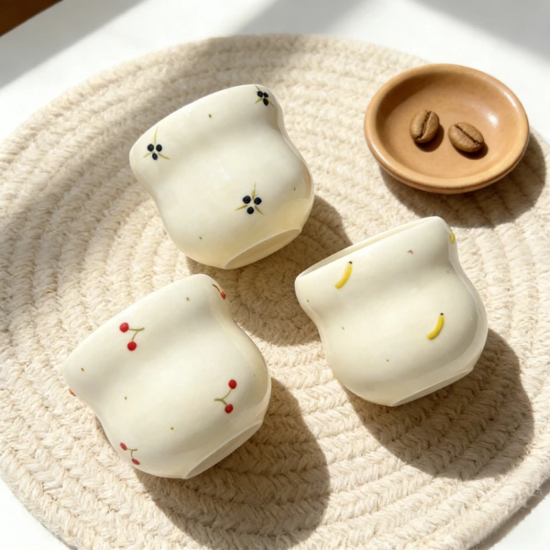 Новая корейская керамическая кружка-фруктница с 3D-рисунком в виде фруктов и горошек, современная минималистичная милая чашка для напитков для ежедневного домашнего использования
Новая корейская керамическая кружка-фруктница с 3D-рисунком в виде фруктов и горошек, современная минималистичная милая чашка для напитков для ежедневного домашнего использования