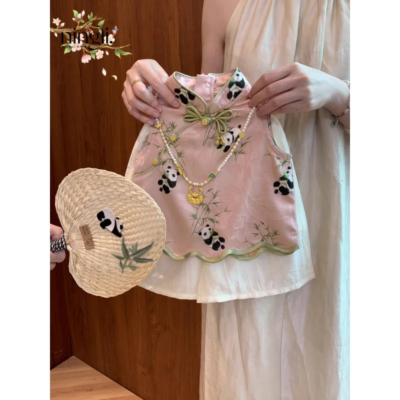 Girls' Traditional Chinese Style Outfit2025New Style One-Year-Old New Chinese Style Baby Girl Fashionable Vest and Pants Two-Pie
Girls' Traditional Chinese Style Outfit2025New Style One-Year-Old New Chinese Style Baby Girl Fashionable Vest and Pants Two-Pie