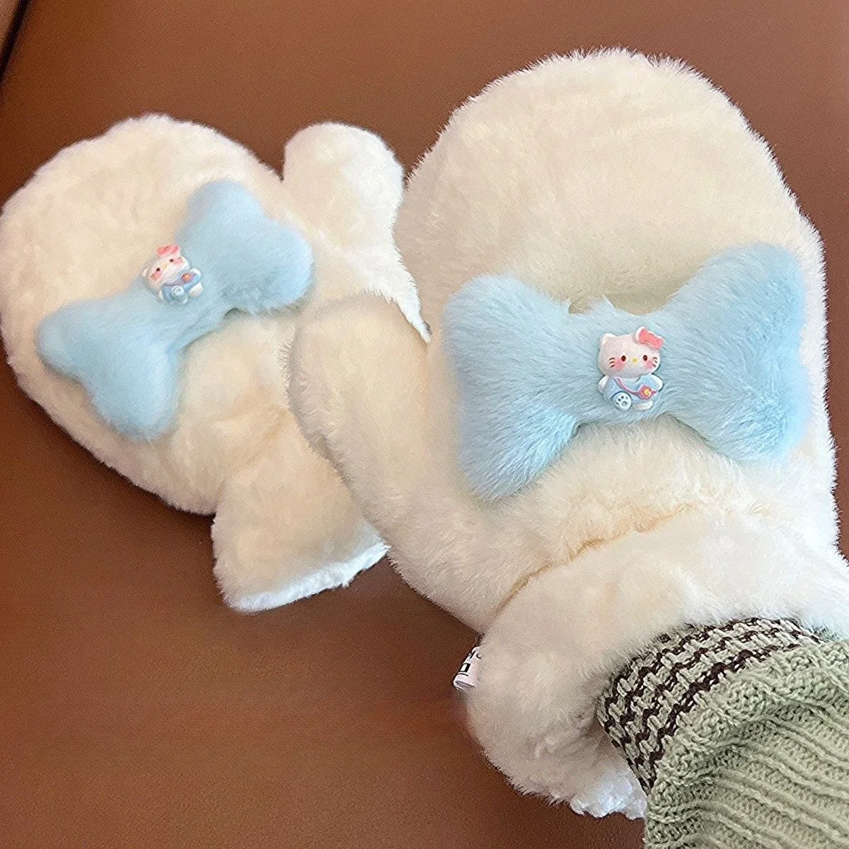New Miniso Hello Kitty Gloves Amime Plush Blue Bow Gloves Cute Warm Autumn Winter Outdoor Windproof Riding Girls Gloves
New Miniso Hello Kitty Gloves Amime Plush Blue Bow Gloves Cute Warm Autumn Winter Outdoor Windproof Riding Girls Gloves