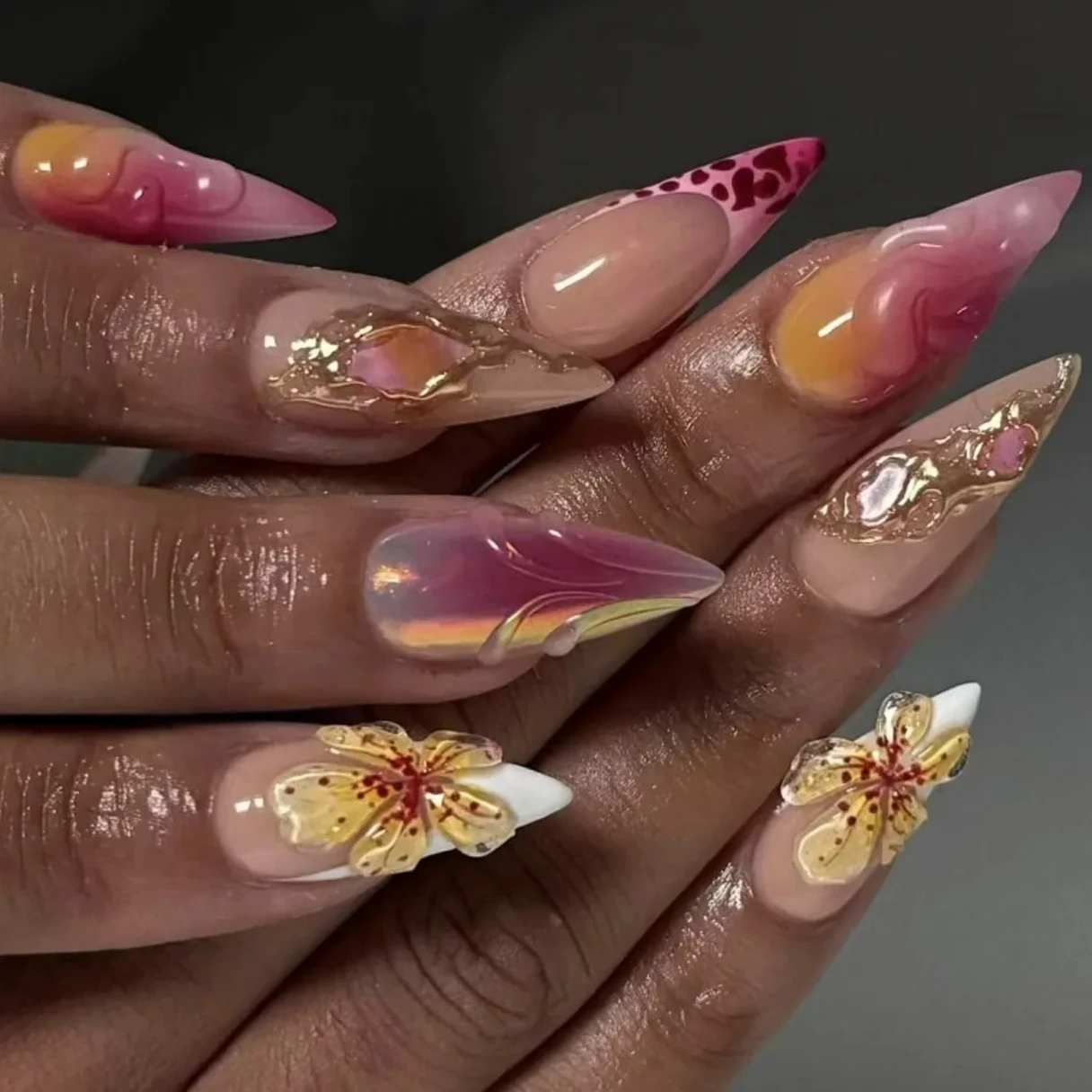 Aurora Halo Dyeing Flower Ripple Bowknot Metal Long Pointed Fake Nails Art Almond False Nails Press on Nails Charms for Manicure
Aurora Halo Dyeing Flower Ripple Bowknot Metal Long Pointed Fake Nails Art Almond False Nails Press on Nails Charms for Manicure
