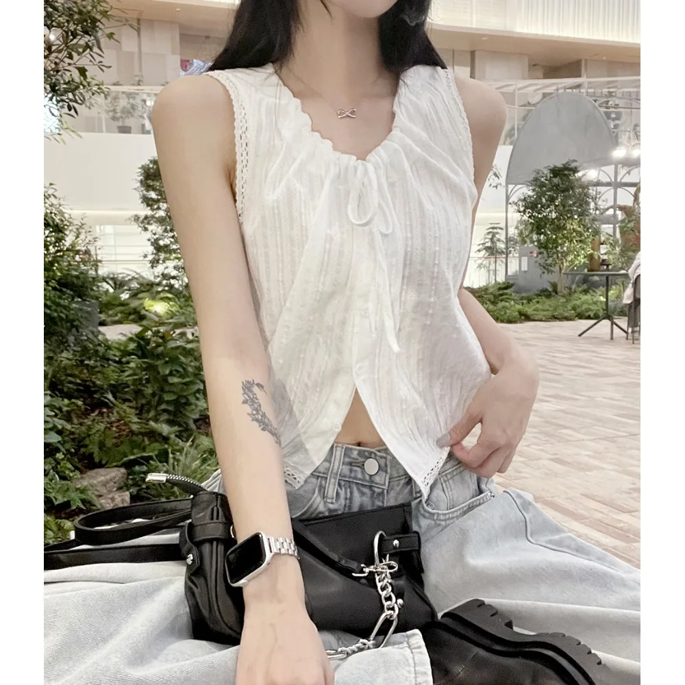 Женский жилет с кружевной отделкой Ele, лето 2022, свободный крой из смеси полиэстера, универсальный жилет, китайское происхождение
Женский жилет с кружевной отделкой Ele, лето 2022, свободный крой из смеси полиэстера, универсальный жилет, китайское происхождение