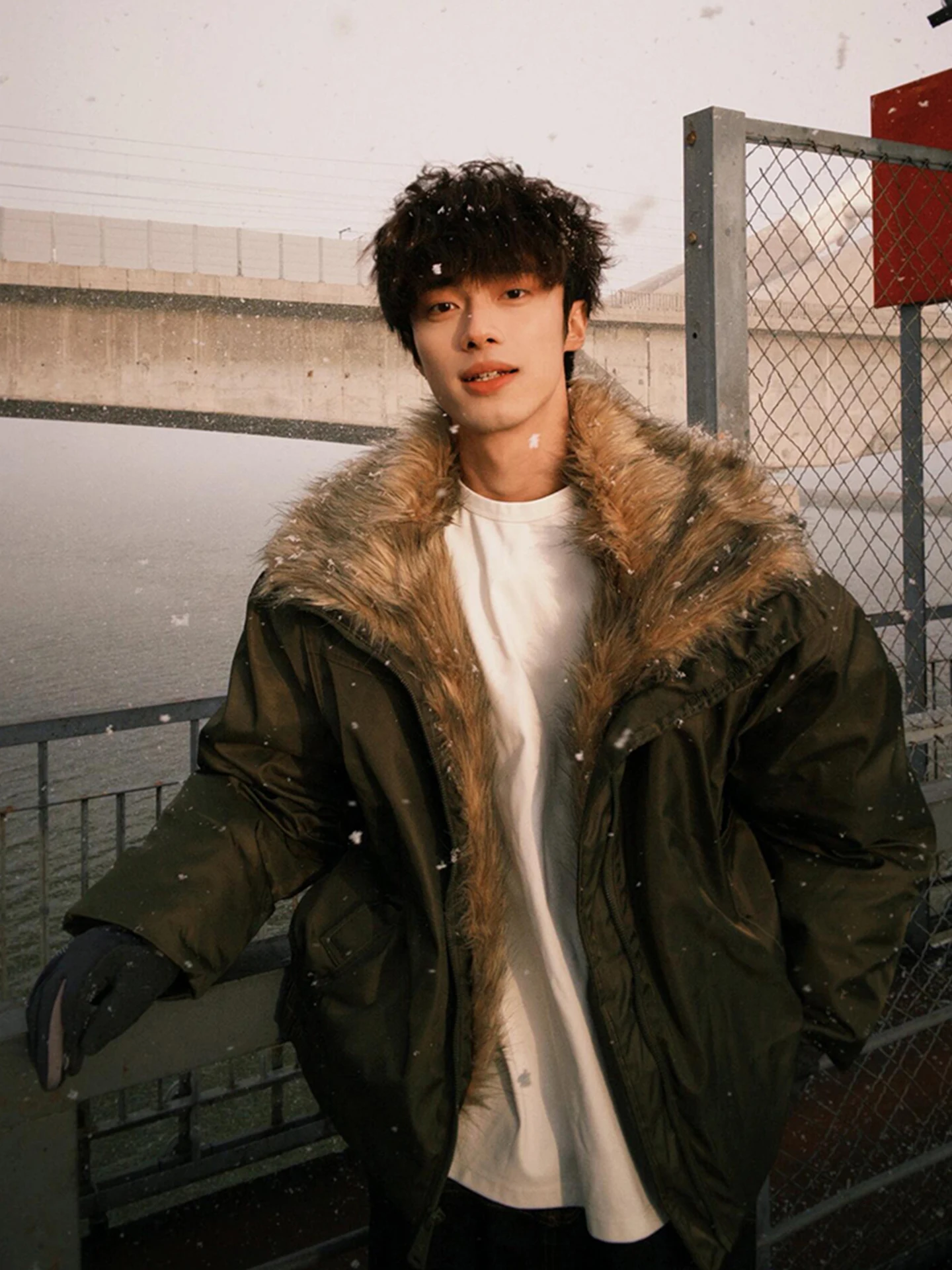 Зимнее пальто Jaet Thiened для мужчин в стиле ретро в стиле милитари с меховым воротником, молодежное теплое хлопковое пальто...
Зимнее пальто Jaet Thiened для мужчин в стиле ретро в стиле милитари с меховым воротником, молодежное теплое хлопковое пальто...