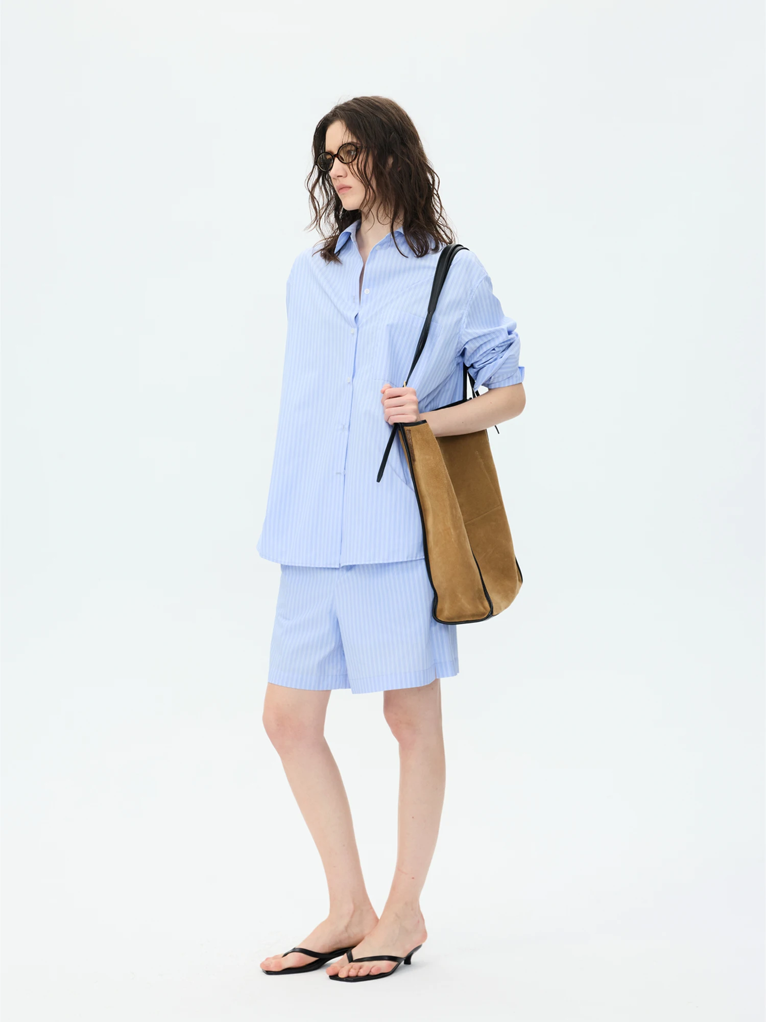 Повседневный свободный длинный комплект в полоску синего цвета из хлопковой ткани, стиль Cleanfit 90-х, из полиэстера, на пуговицах, модный...
Повседневный свободный длинный комплект в полоску синего цвета из хлопковой ткани, стиль Cleanfit 90-х, из полиэстера, на пуговицах, модный...