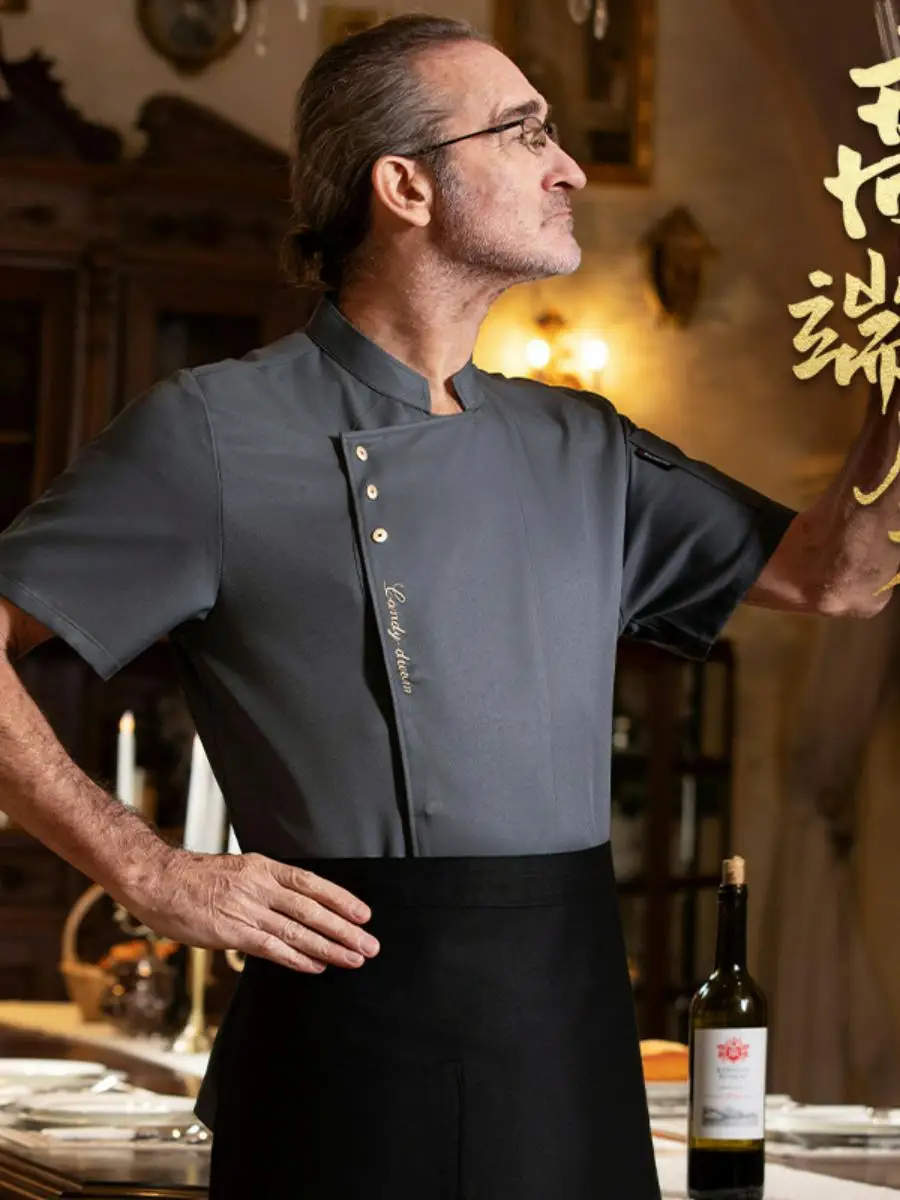 Легкая дышащая униформа для поваров с коротким рукавом для ресторанов, отелей, частных кухонь и кейтеринга. Рабочая одежда для кухни.
Легкая дышащая униформа для поваров с коротким рукавом для ресторанов, отелей, частных кухонь и кейтеринга. Рабочая одежда для кухни.