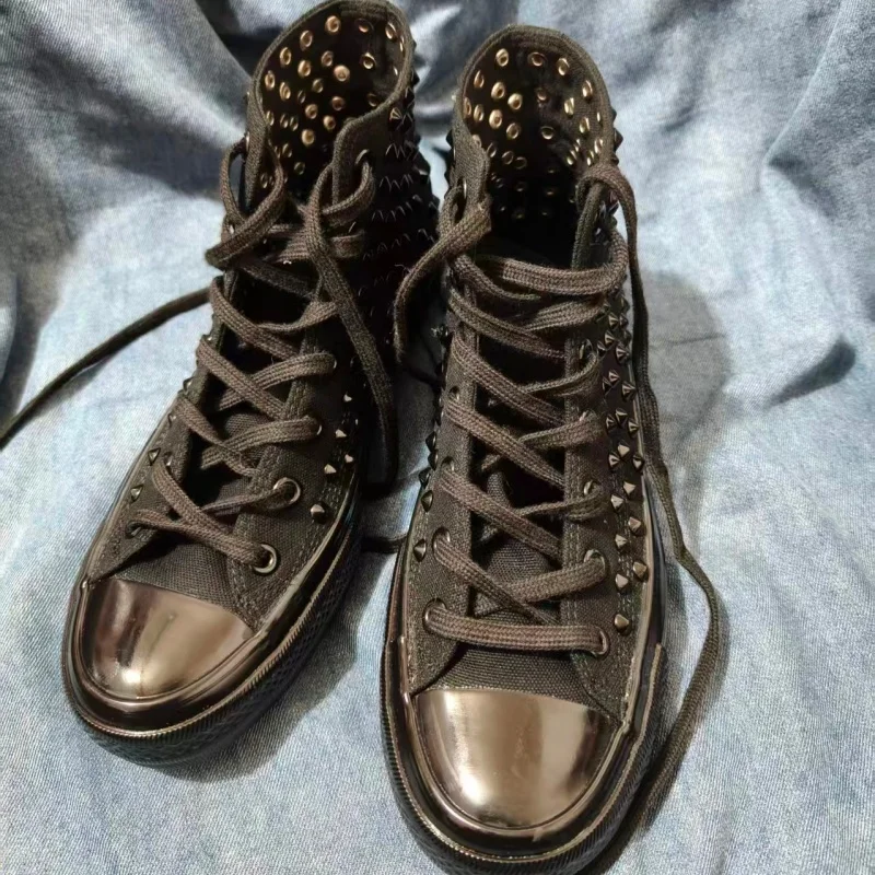 Все черные высокие парусиновые туфли в стиле панк в стиле хип-хоп с заклепками, трендовые мужские и женские повседневные кроссовки больших размеров 35-44
Все черные высокие парусиновые туфли в стиле панк в стиле хип-хоп с заклепками, трендовые мужские и женские повседневные кроссовки больших размеров 35-44