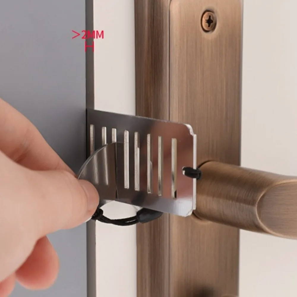 Прочный металлический дверной замок, защелка, противоугонная защитная дверная пробка для шкафчика, безопасная защелка без перфорации, дорожная домашняя комната
Прочный металлический дверной замок, защелка, противоугонная защитная дверная пробка для шкафчика, безопасная защелка без перфорации, дорожная домашняя комната