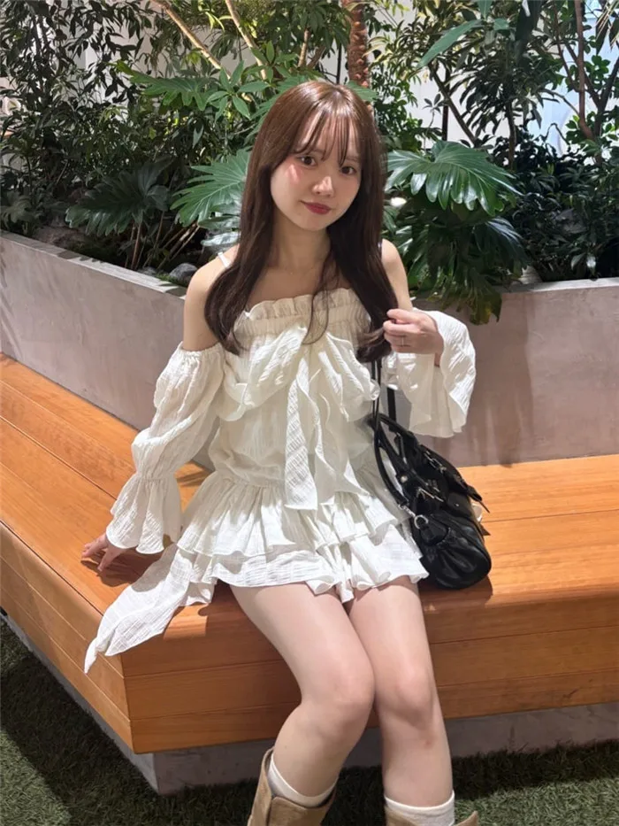 Temperament Summer Petal Sleeves Ruffle Edge Bow Pleats Irregular Chiffon Shirt Plaid Top One Word Collar Hot Girls Blusas Women
Temperament Summer Petal Sleeves Ruffle Edge Bow Pleats Irregular Chiffon Shirt Plaid Top One Word Collar Hot Girls Blusas Women