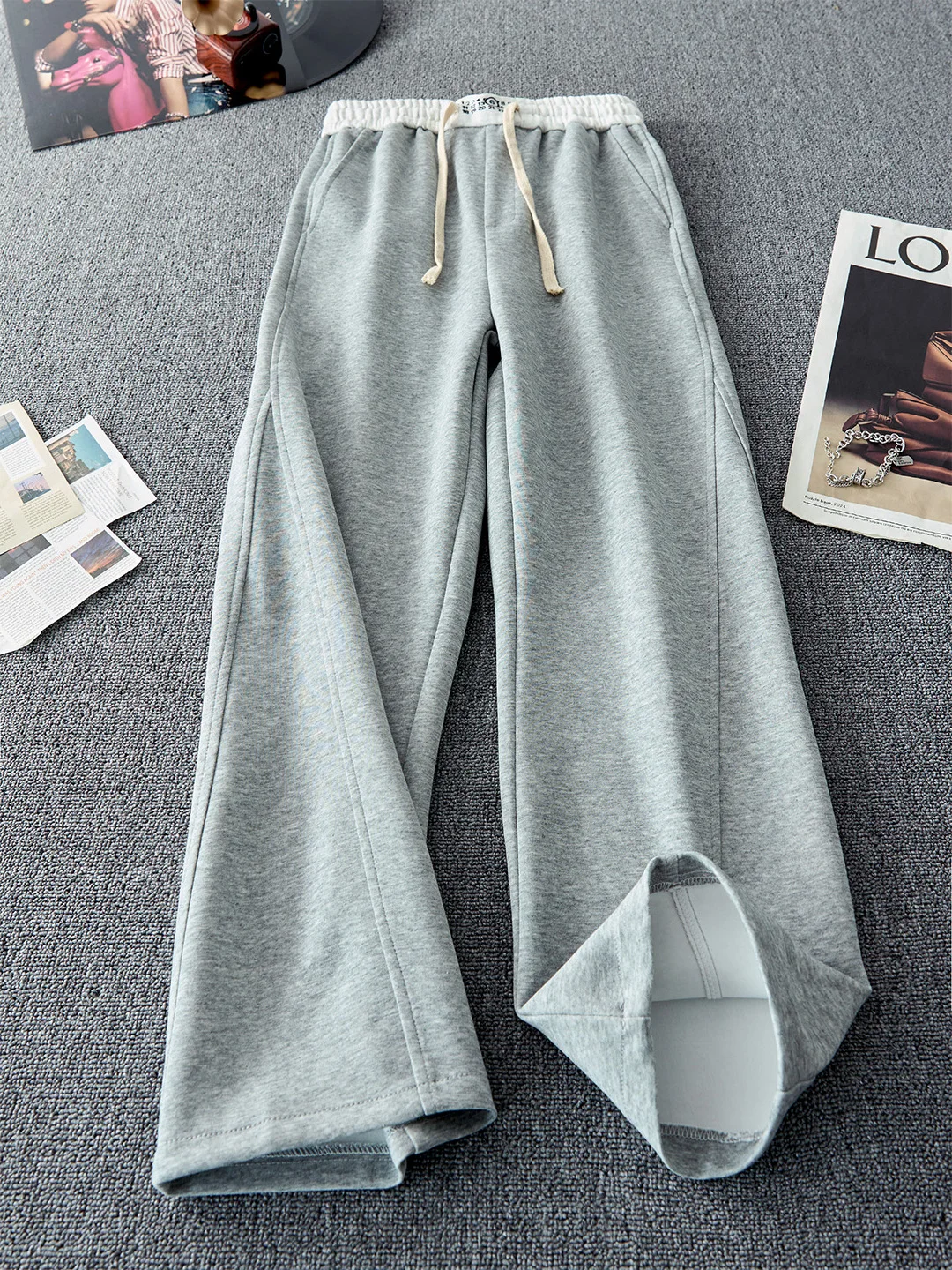 Мужские повседневные брюки Light ey Casual Pants в американском стиле, свободного кроя, расклешенные, Cleanfit, спортивные, прямые, с высокой талией, для зимы
Мужские повседневные брюки Light ey Casual Pants в американском стиле, свободного кроя, расклешенные, Cleanfit, спортивные, прямые, с высокой талией, для зимы