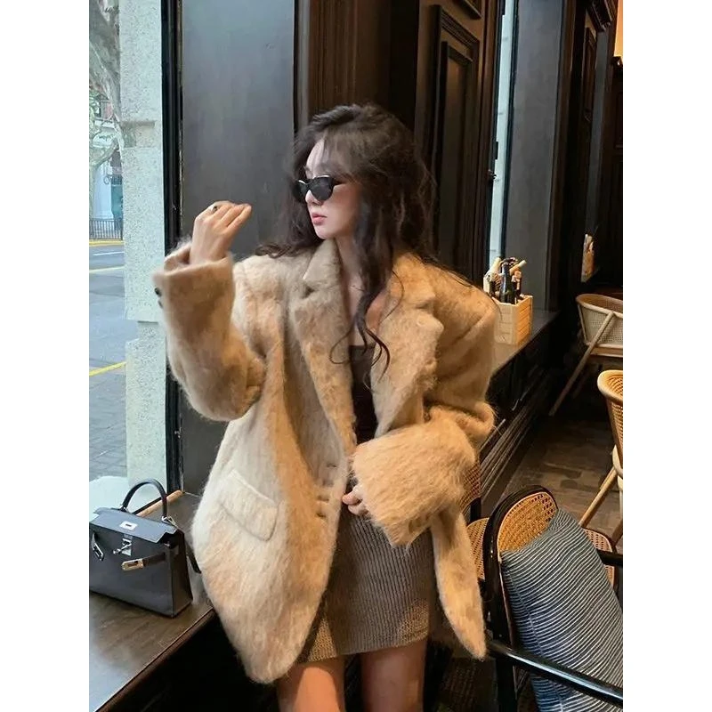 Длинный шерстяной костюм све, верхняя одежда с джатовым воротником, женская мода, трансграничная осень-зима, однотонная деталь на пуговицах
Длинный шерстяной костюм све, верхняя одежда с джатовым воротником, женская мода, трансграничная осень-зима, однотонная деталь на пуговицах