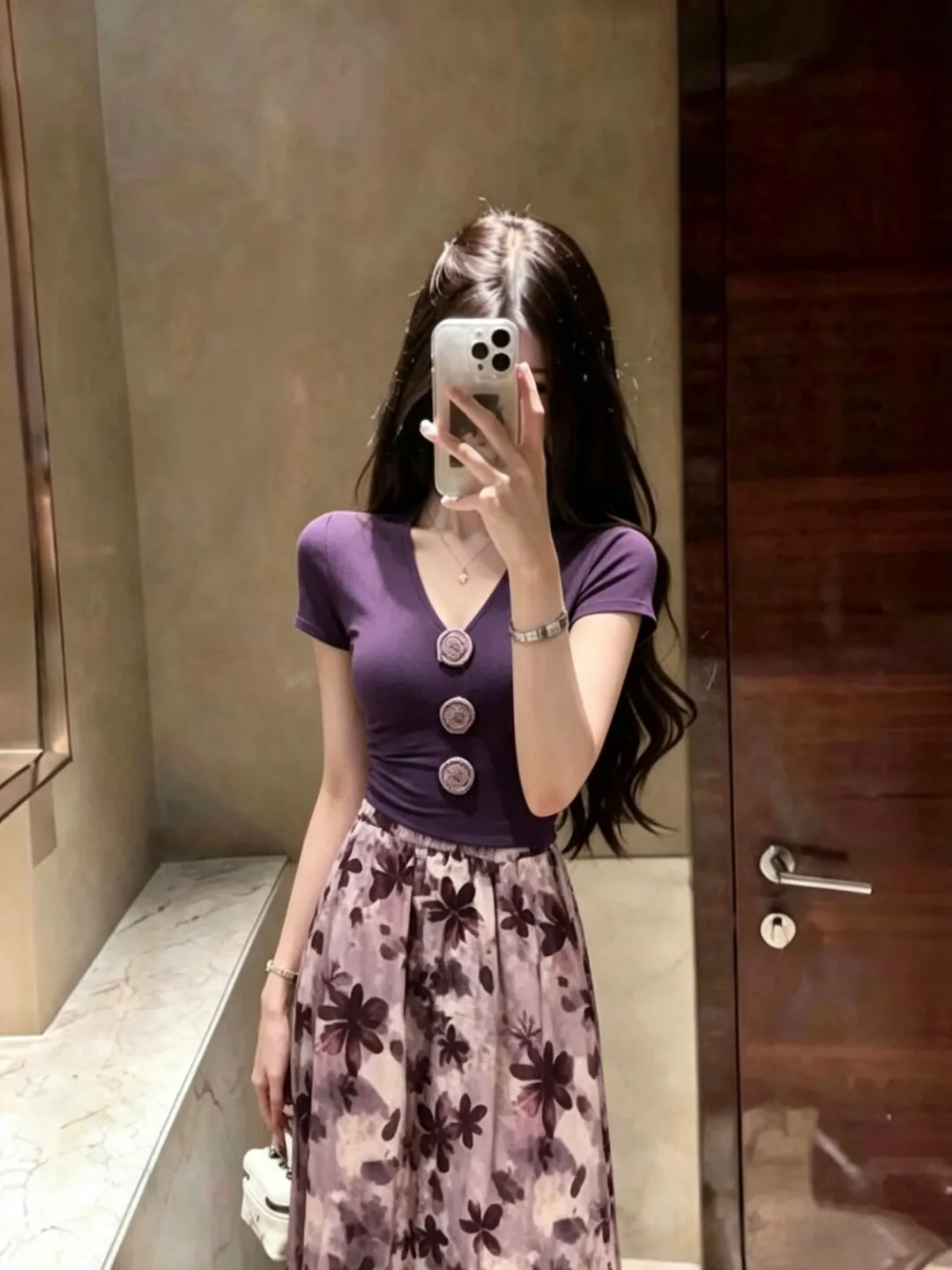 Purple Floral Print V-Neck Top And High Waist Skirt Two-Piece Set Comfortable Vintage Style Women's Fashion Summer Outfit
Purple Floral Print V-Neck Top And High Waist Skirt Two-Piece Set Comfortable Vintage Style Women's Fashion Summer Outfit