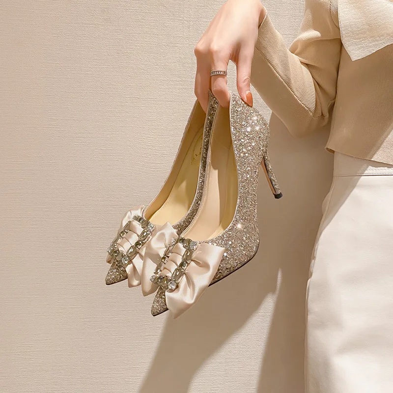 Spring and summer new sequins diamond pointed bride wedding shoes thin high heels bow tie banquet dress women's single shoes
Spring and summer new sequins diamond pointed bride wedding shoes thin high heels bow tie banquet dress women's single shoes
