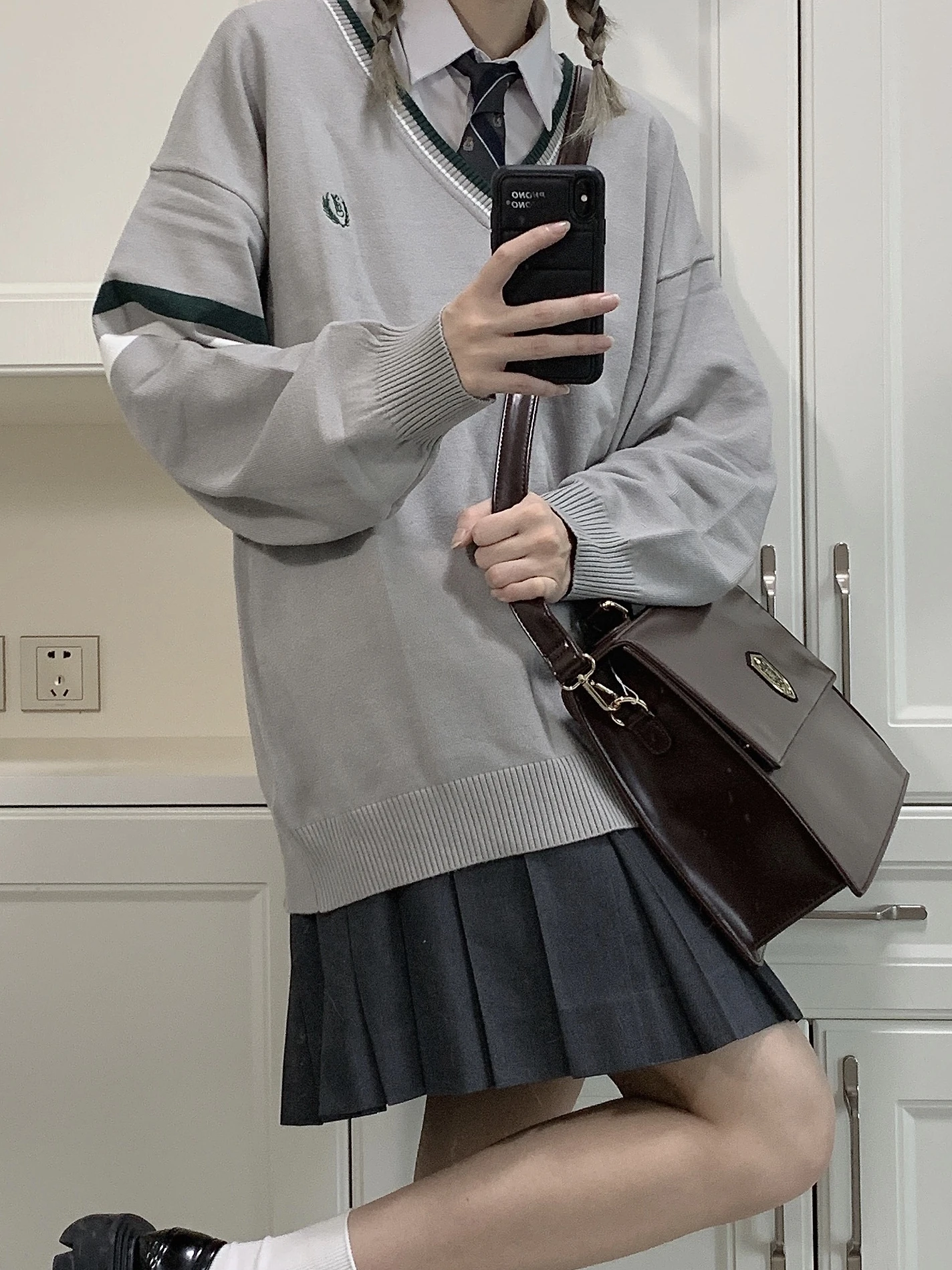 Свободный длинный свитер Sve JK, женский вязаный топ ранней осени для пар, Star Moon, оригинальный вязаный топ Linhuan с v-образным вырезом
Свободный длинный свитер Sve JK, женский вязаный топ ранней осени для пар, Star Moon, оригинальный вязаный топ Linhuan с v-образным вырезом