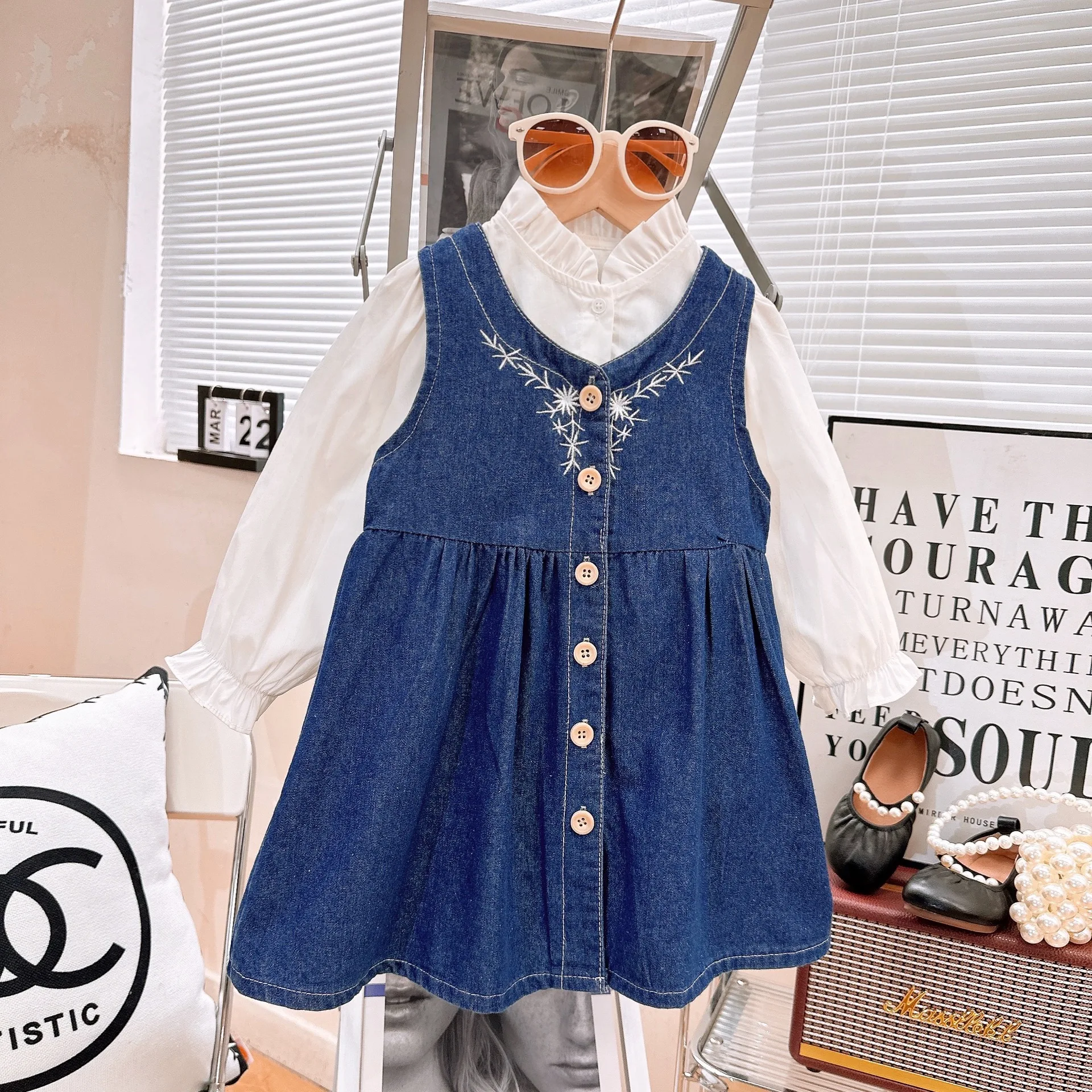 2024 Spring And Autumn New Girl's Embroidered Tank Top Dress With Long Sleeved Doll Shirt Two Piece Set
2024 Spring And Autumn New Girl's Embroidered Tank Top Dress With Long Sleeved Doll Shirt Two Piece Set