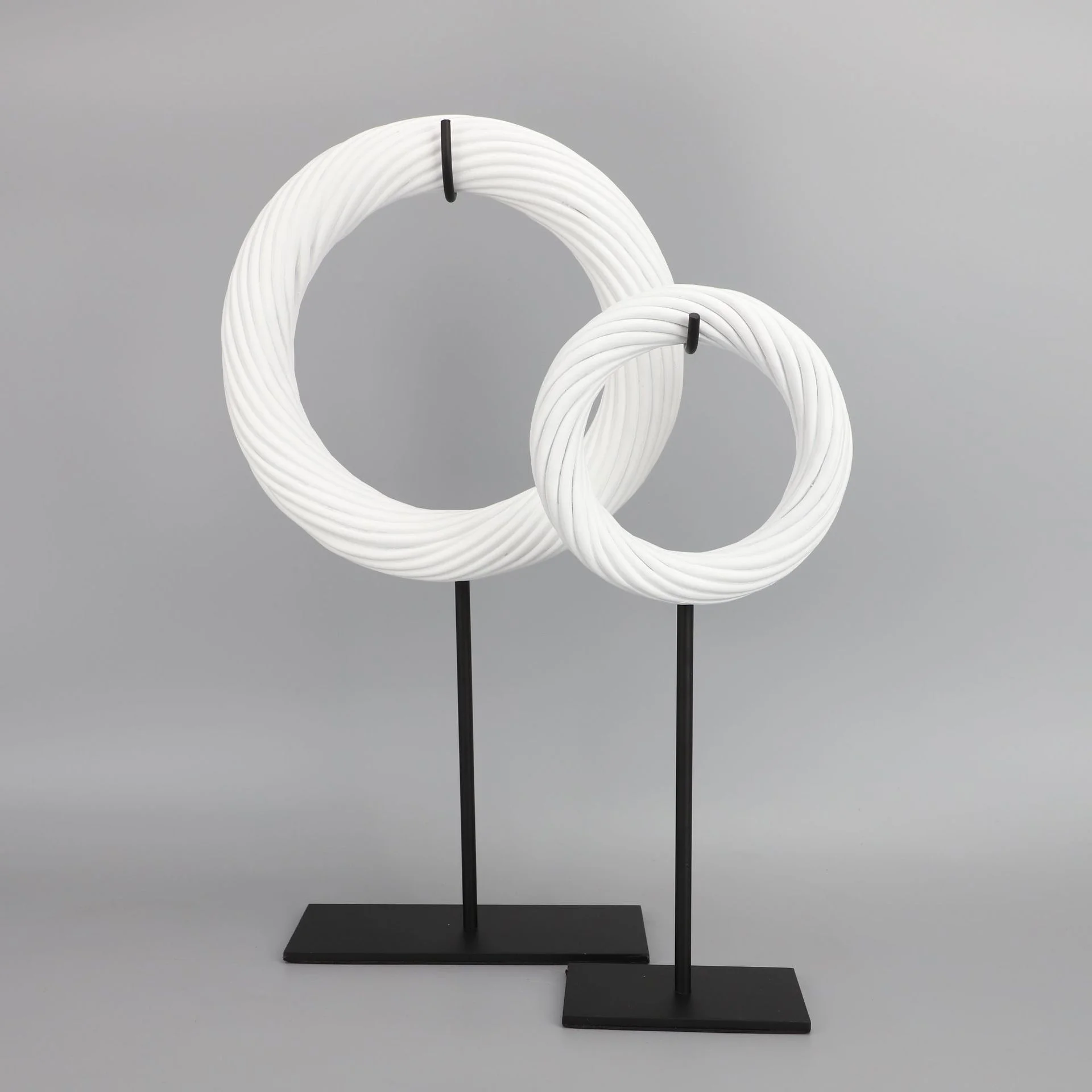 New Chinese creative twisted silk ring resin decoration model room home porch living room simple soft decoration
New Chinese creative twisted silk ring resin decoration model room home porch living room simple soft decoration
