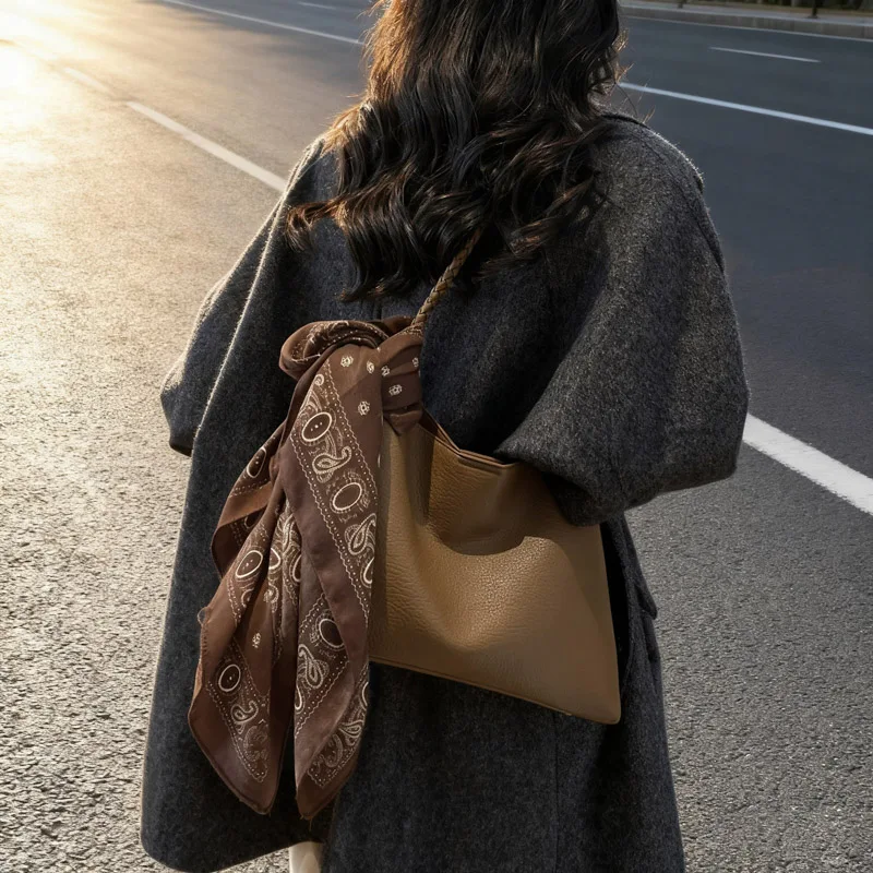 Luxury Elegant Classic Designer Paris Fashion Crossbody Bag Practical For Commuter Use And Casual Leisure Mom' Bag
Luxury Elegant Classic Designer Paris Fashion Crossbody Bag Practical For Commuter Use And Casual Leisure Mom' Bag