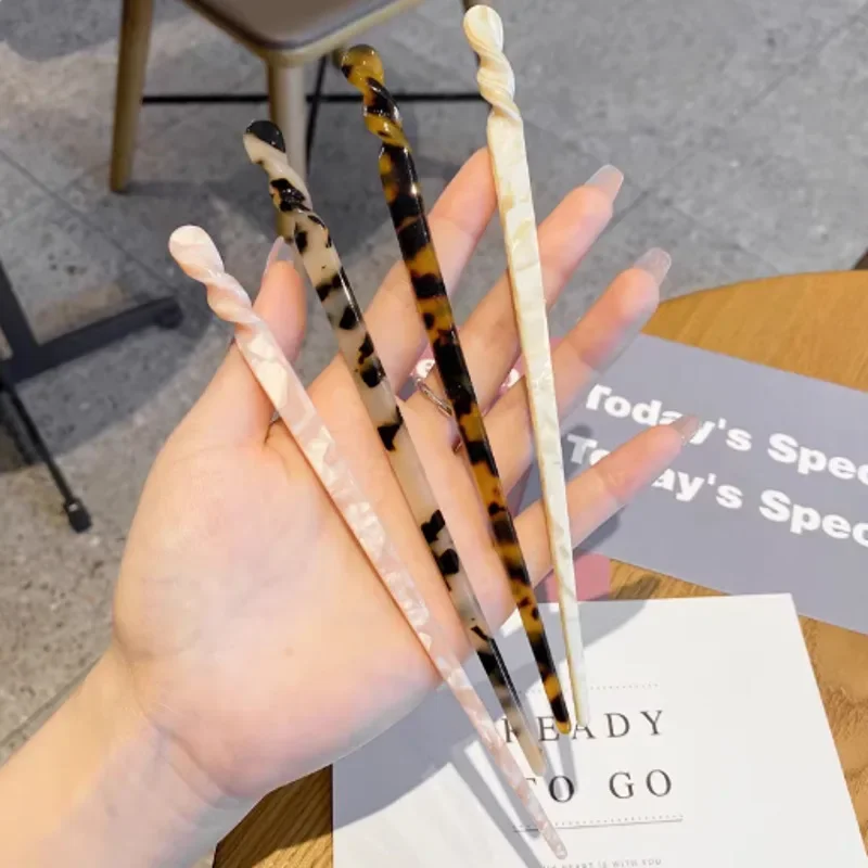 Tortoiseshell one-word hairpin hairpin female niche simple modern daily hairpin ancient style hairpin disc hair hairpin
Tortoiseshell one-word hairpin hairpin female niche simple modern daily hairpin ancient style hairpin disc hair hairpin