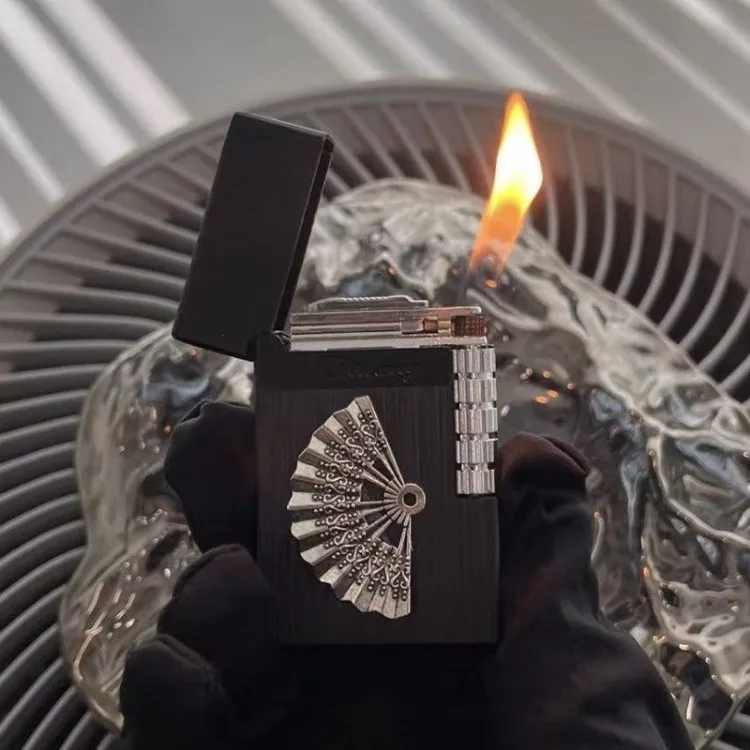 Vintage Fan Engraved Lighter, Black Metal Windproof Flame, Refillable Butane, Elegant Retro Smoking Accessory
Vintage Fan Engraved Lighter, Black Metal Windproof Flame, Refillable Butane, Elegant Retro Smoking Accessory