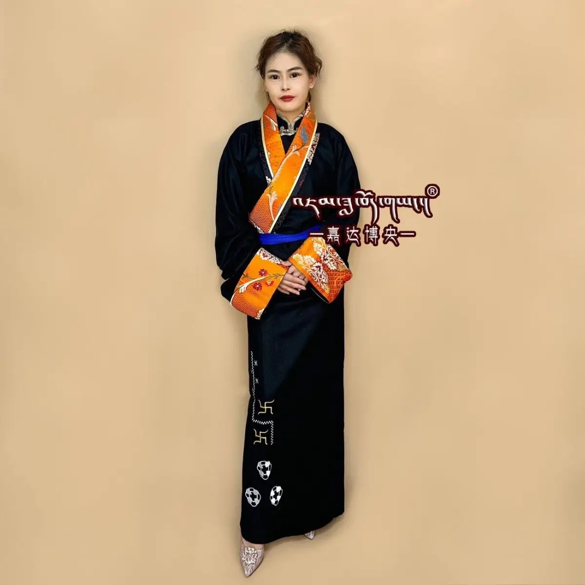 New Women's Tibetan Costumes Robe Clothing Embroidered Couple Summer Embroidery Top-Selling Product Fashion Tibet
New Women's Tibetan Costumes Robe Clothing Embroidered Couple Summer Embroidery Top-Selling Product Fashion Tibet