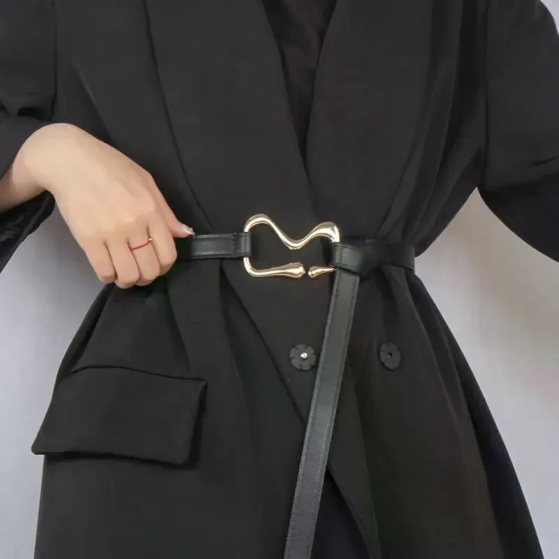 Повседневный женский тонкий ремень из искусственной кожи, длинная золотая пряжка, поясной ремень, веревка, завязанное платье, пальто, пояс
Повседневный женский тонкий ремень из искусственной кожи, длинная золотая пряжка, поясной ремень, веревка, завязанное платье, пальто, пояс