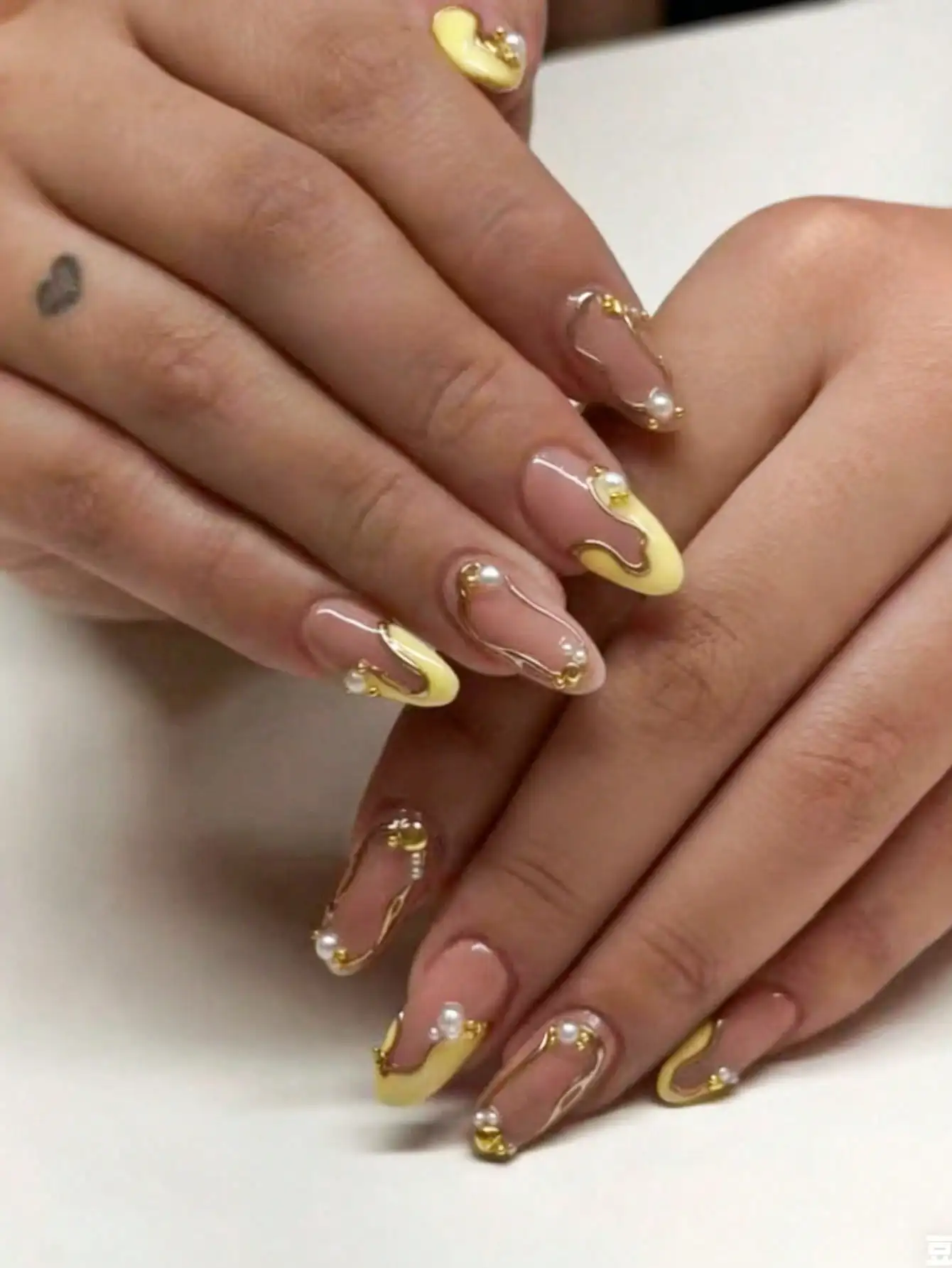 10pcs Handmade Nail Stickers, Short Nails, False Nails, French Manicure Almond Shaped Nails, Nude Color Nails, Gentle Aesthetic Nails, Exquisite Luxurious Nails, Summer Brightening Nails, Hand-Painted Creamy Yellow French Tips With Gold Trim, Decorated Wi
10pcs Handmade Nail Stickers, Short Nails, False Nails, French Manicure Almond Shaped Nails, Nude Color Nails, Gentle Aesthetic Nails, Exquisite Luxurious Nails, Summer Brightening Nails, Hand-Painted Creamy Yellow French Tips With Gold Trim, Decorated Wi