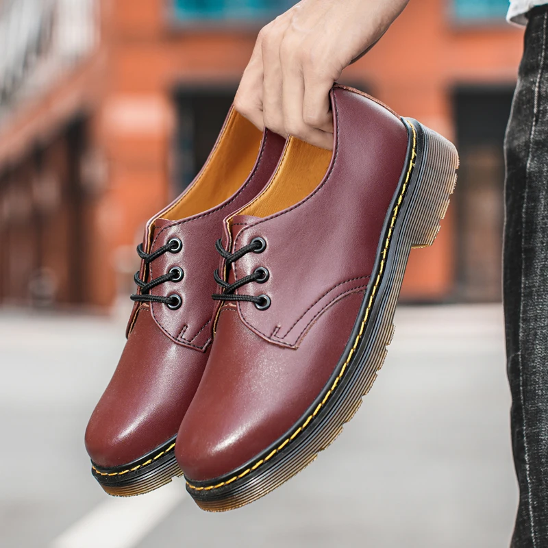 2025 Mens British Retro Wide Round-Toe Derby Shoes Chunky Platform Casual Leather Boots Trendy Streetwear Footwear for Wide Feet
2025 Mens British Retro Wide Round-Toe Derby Shoes Chunky Platform Casual Leather Boots Trendy Streetwear Footwear for Wide Feet