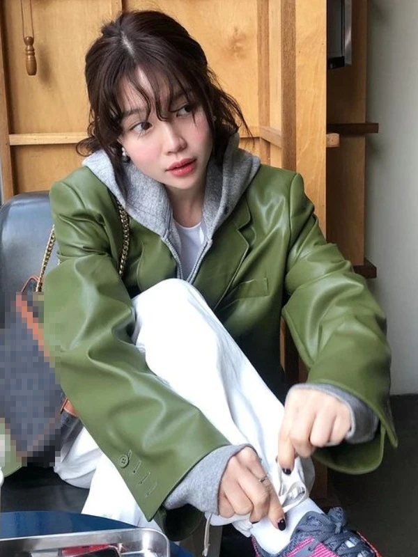 Sli Leather Jaet Women's 2025 New High-End Feel Suit Collar Trendy Coat Korean Sle Commute Suitable PU Material
Sli Leather Jaet Women's 2025 New High-End Feel Suit Collar Trendy Coat Korean Sle Commute Suitable PU Material