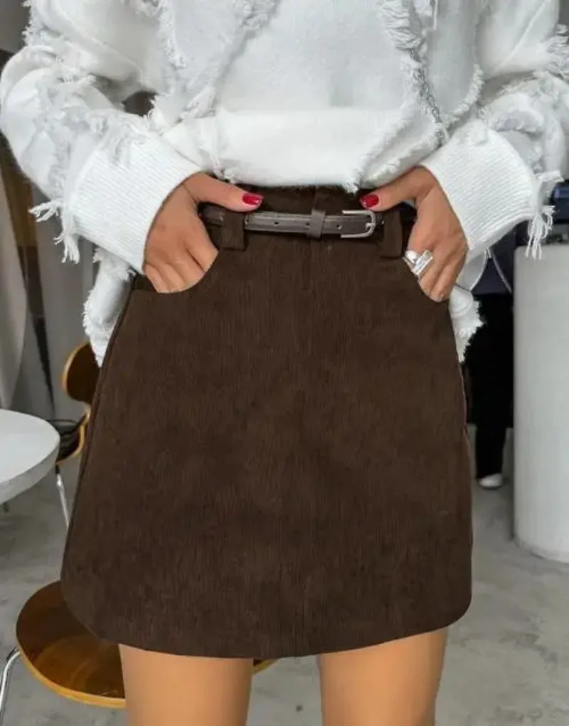 Solid Color Retro Corduroy A-Line Short Skirt Autumn Women's Elegant High Waisted Fashionable British Style Straight Tube Skirt 
Solid Color Retro Corduroy A-Line Short Skirt Autumn Women's Elegant High Waisted Fashionable British Style Straight Tube Skirt