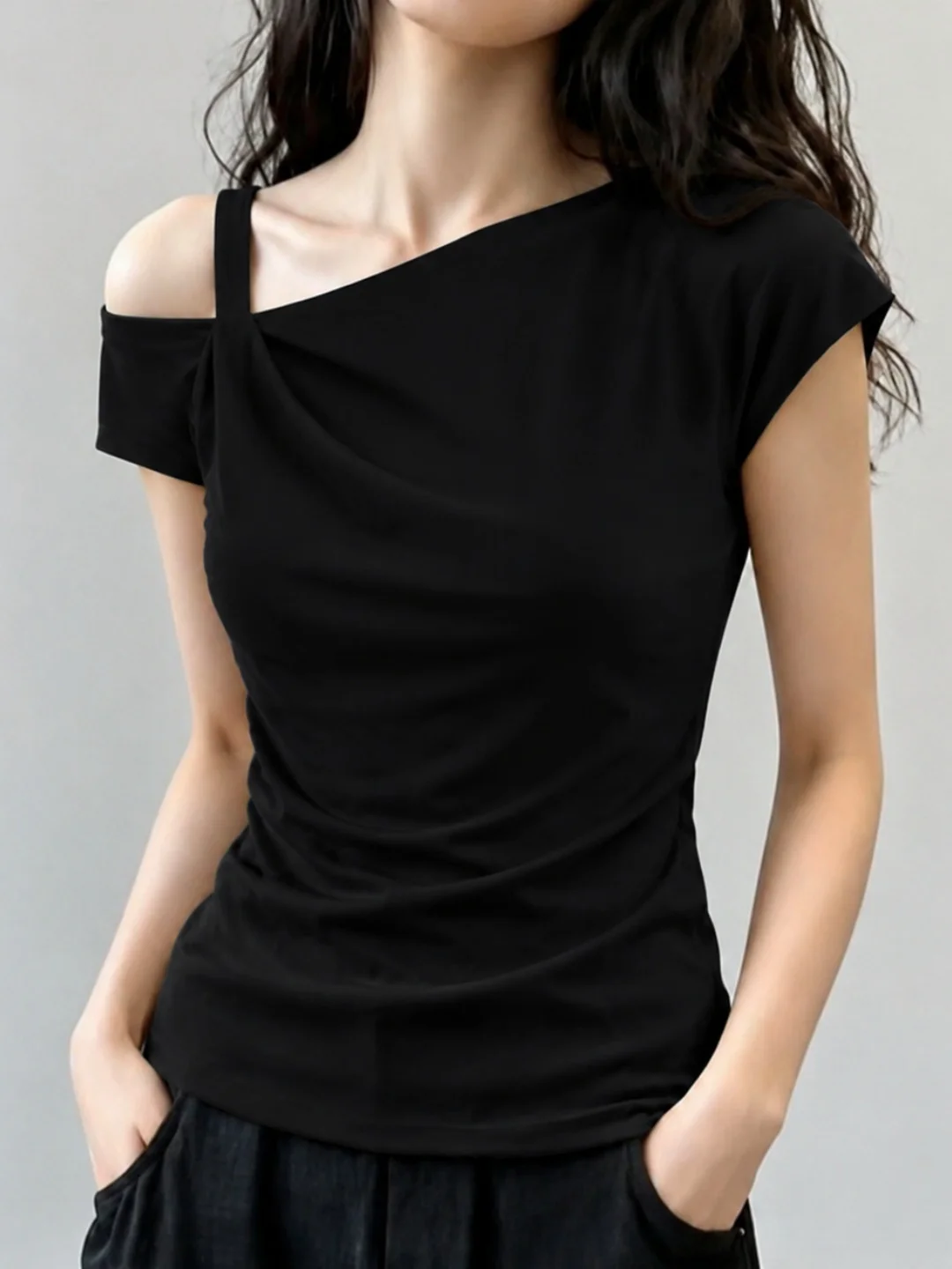 Chic Shoulder T-Shirt Short Sleeve Women's Fashion Design Summer Slim Fit Top Elegant Style Casual Straight Cut Knitwear
Chic Shoulder T-Shirt Short Sleeve Women's Fashion Design Summer Slim Fit Top Elegant Style Casual Straight Cut Knitwear