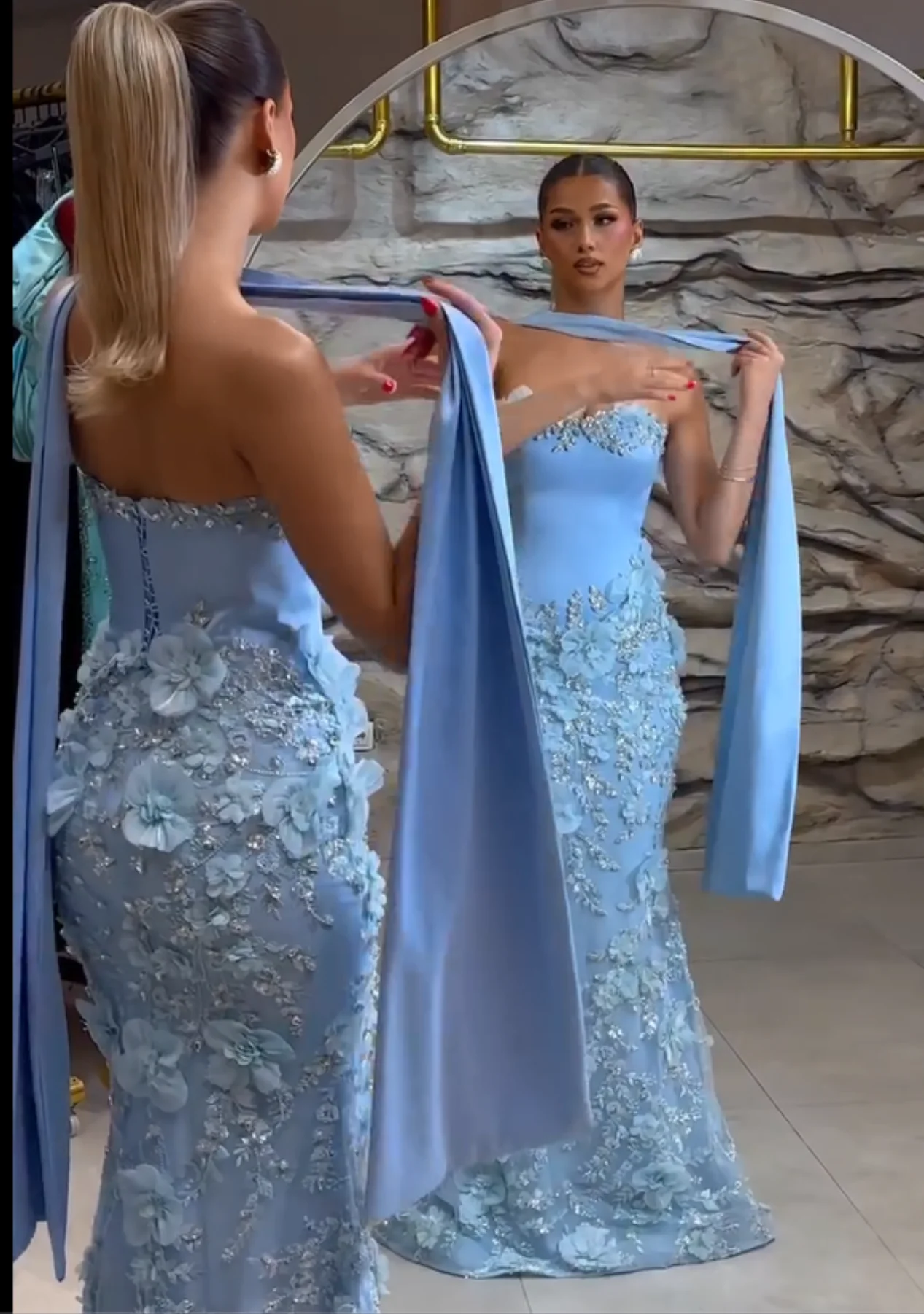 Luxury Sky Blue Evening Gown Sweetheart 3D Floral Appliqué Crystal Beaded Mermaid Prom Party Dress With Ribbon Custom
Luxury Sky Blue Evening Gown Sweetheart 3D Floral Appliqué Crystal Beaded Mermaid Prom Party Dress With Ribbon Custom