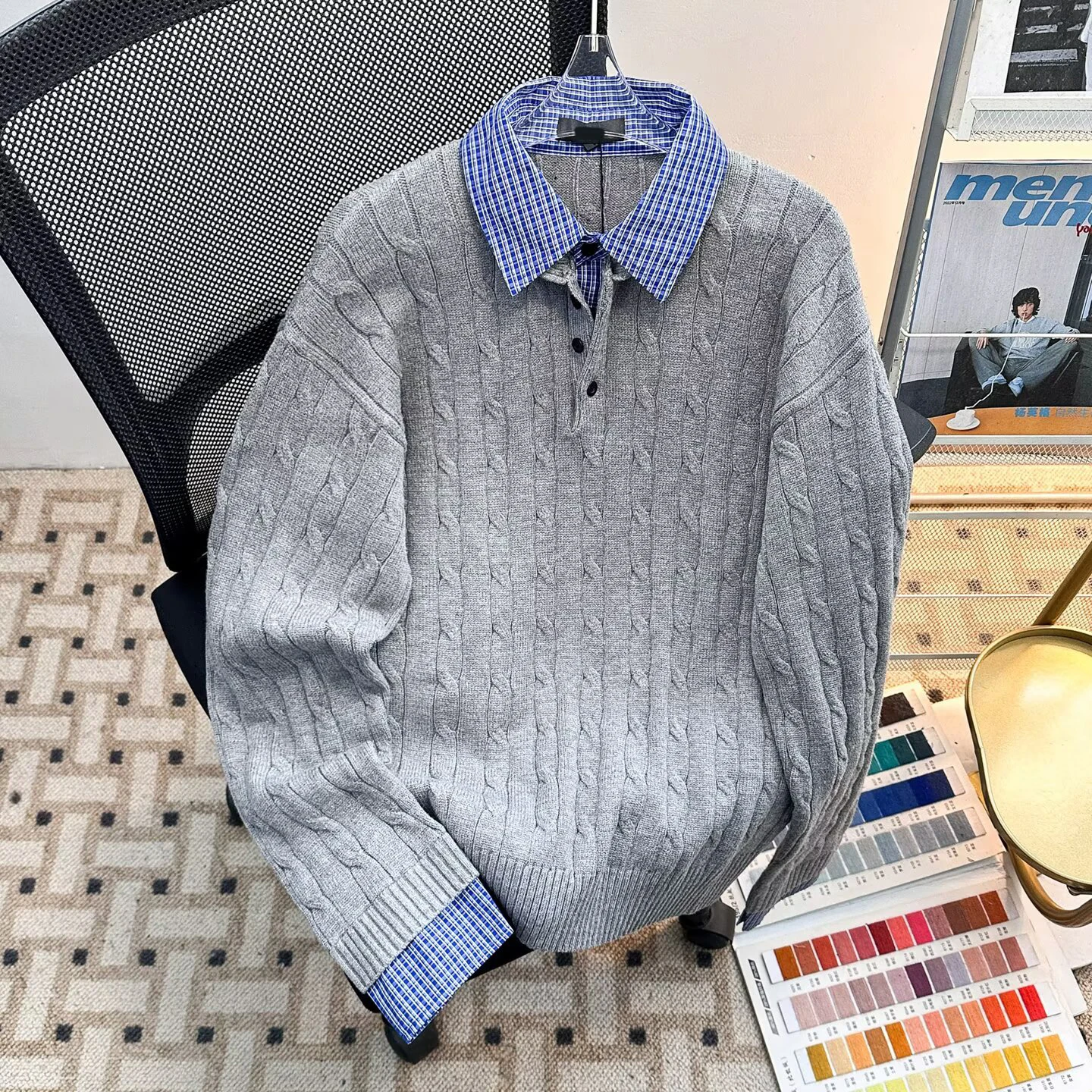 Мужской свитер премиум-класса из мягкой вязаной ткани с узором «косы», с клетчатым воротником, для весны и осени, повседневная модная верхняя одежда, мягкая и удобная.
Мужской свитер премиум-класса из мягкой вязаной ткани с узором «косы», с клетчатым воротником, для весны и осени, повседневная модная верхняя одежда, мягкая и удобная.