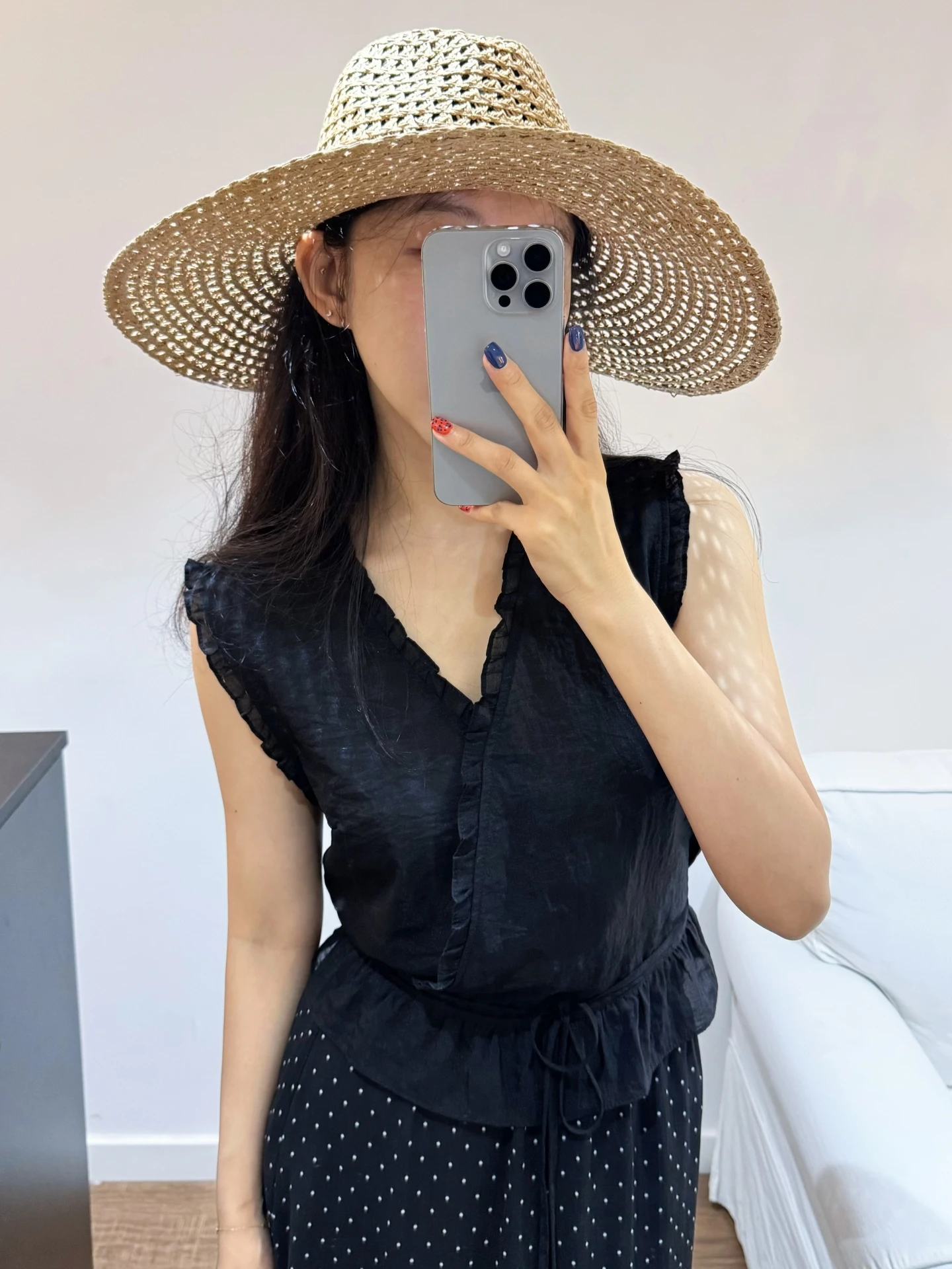 Женская летняя повседневная блузка из хлопка и льна с V-образным вырезом, поясом-лентой и оборками, однотонная, с защитой от УФ-излучения
Женская летняя повседневная блузка из хлопка и льна с V-образным вырезом, поясом-лентой и оборками, однотонная, с защитой от УФ-излучения