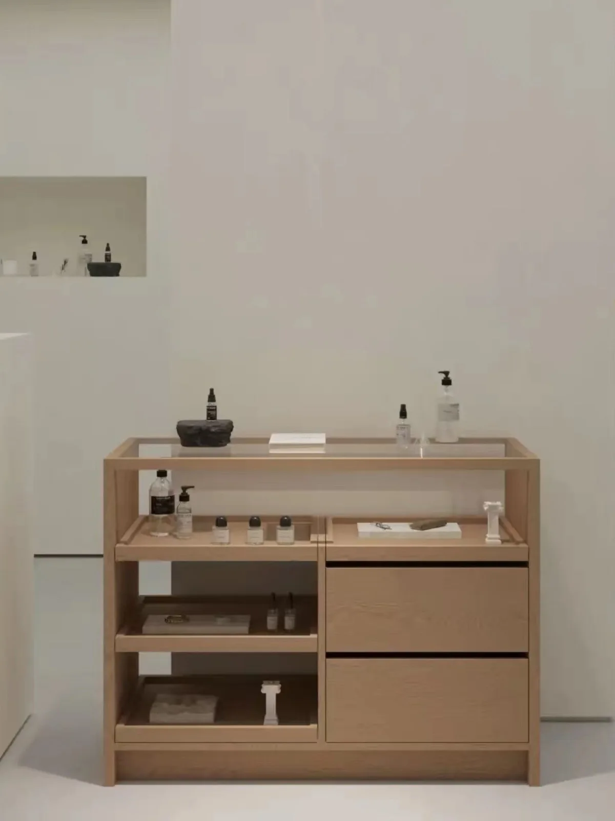 Clothing store Nakajima table display table locker paint decoration cabinet ornament booth display stand Nakajima table
Clothing store Nakajima table display table locker paint decoration cabinet ornament booth display stand Nakajima table