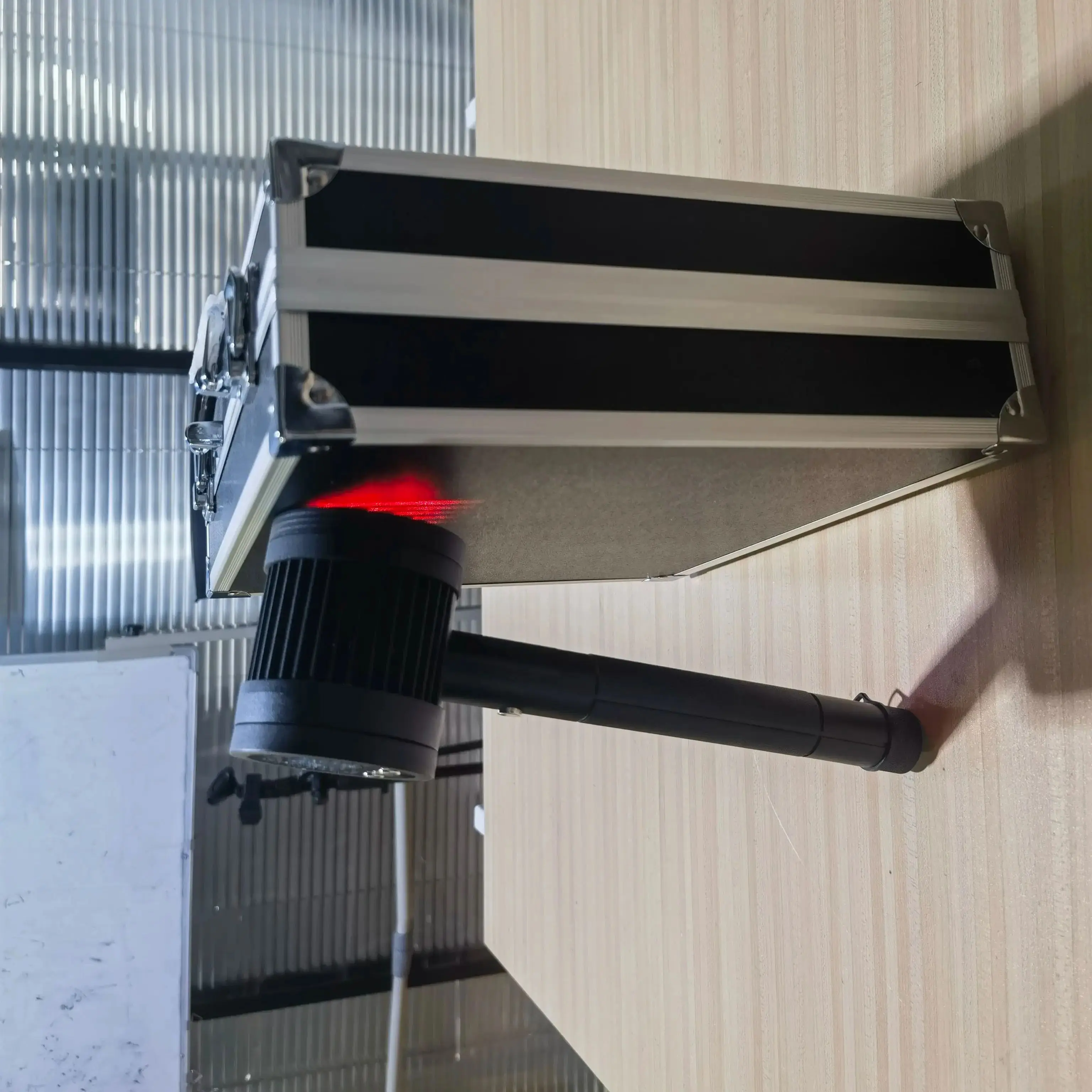 Ручное устройство для холодной лазерной терапии 650 нм 808 нм ближний инфракрасный свет для лечения боли, воспаления и ранов
Ручное устройство для холодной лазерной терапии 650 нм 808 нм ближний инфракрасный свет для лечения боли, воспаления и ранов